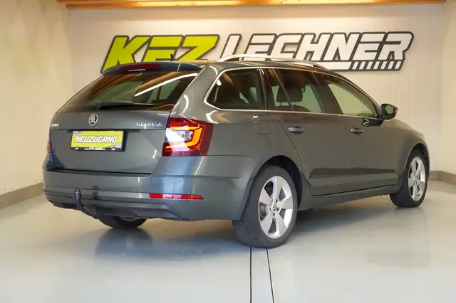 Skoda Octavia view 4