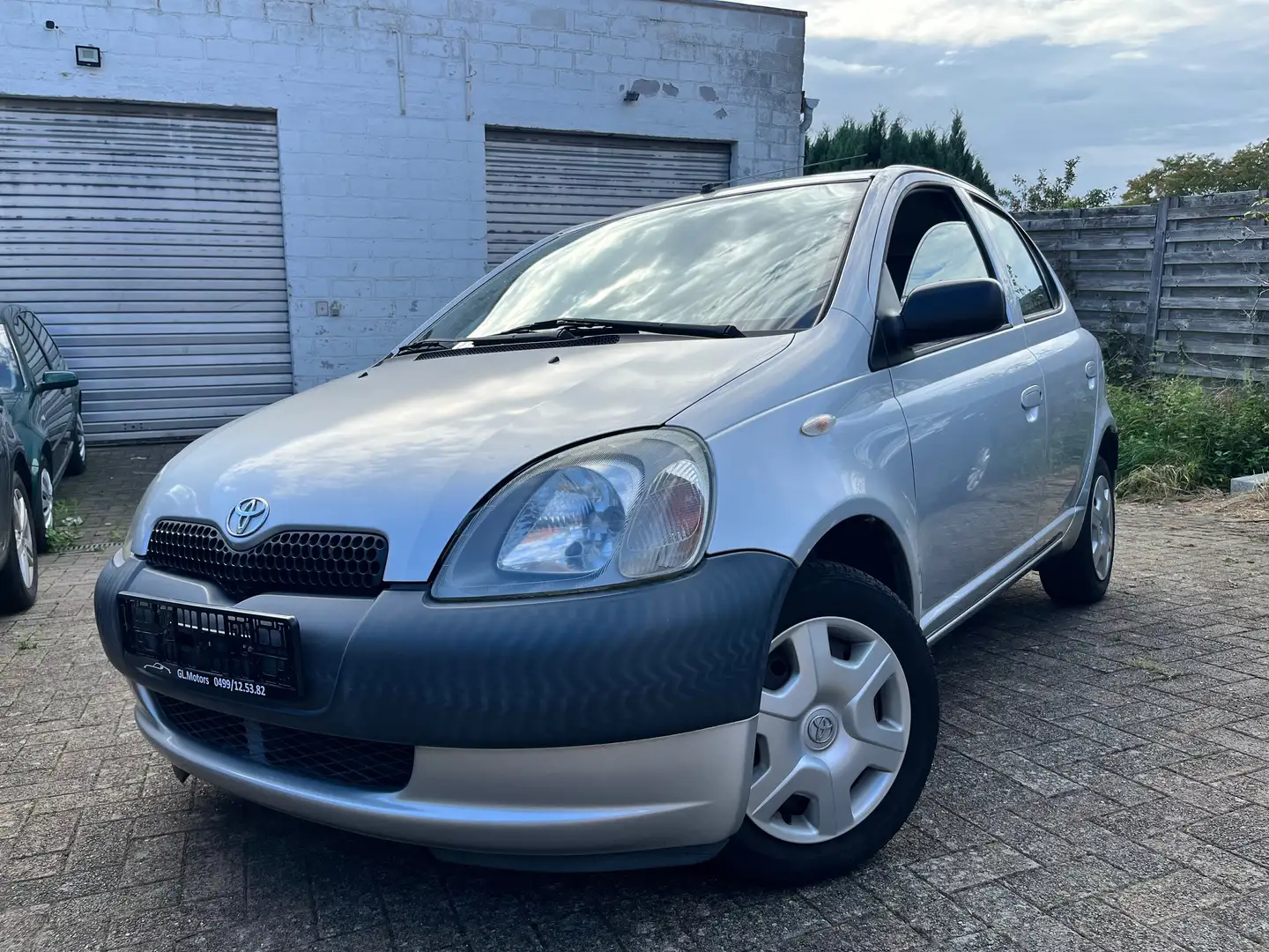Toyota Yaris 1.0i VVT-i 16v ‼️1ère main‼️ Argent - 1