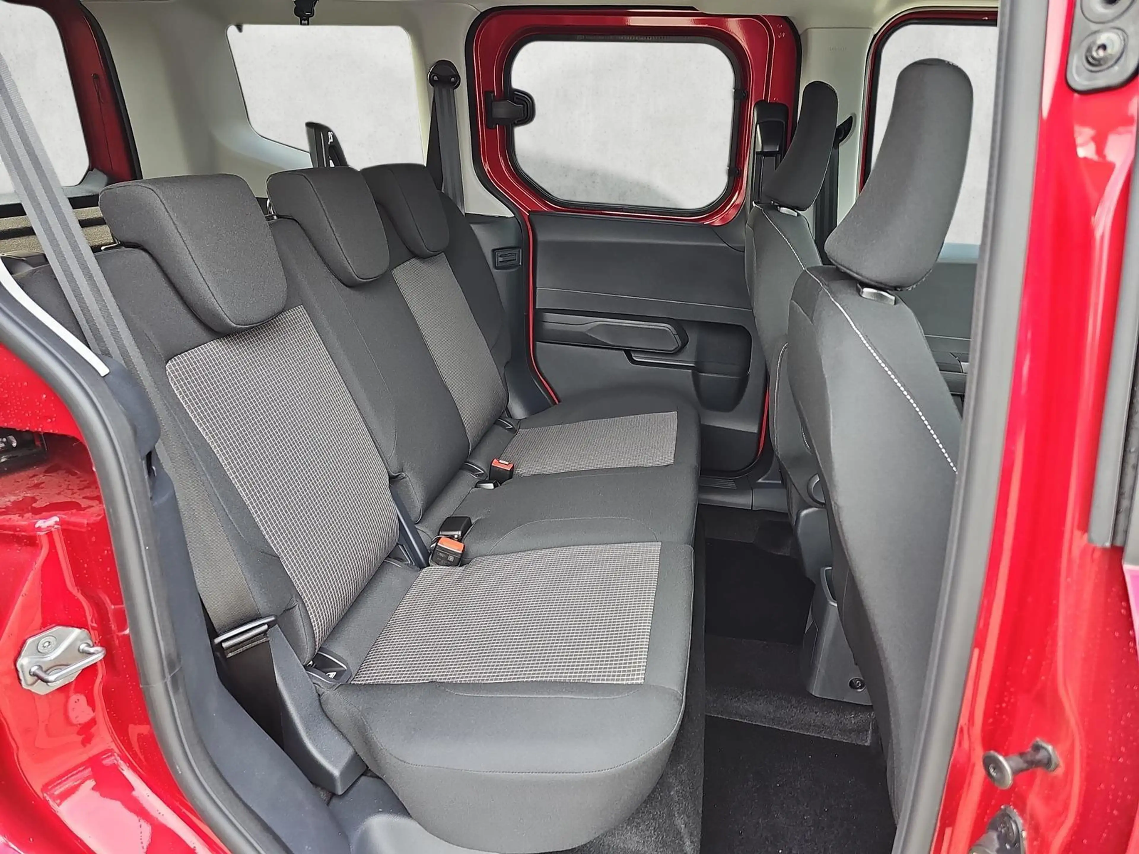 Ford Tourneo Courier Trend 1.0 EB 5JGar Kamera AHK 92 kW (125 PS), S... — photo 13