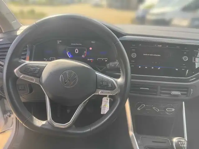Volkswagen Polo view 9