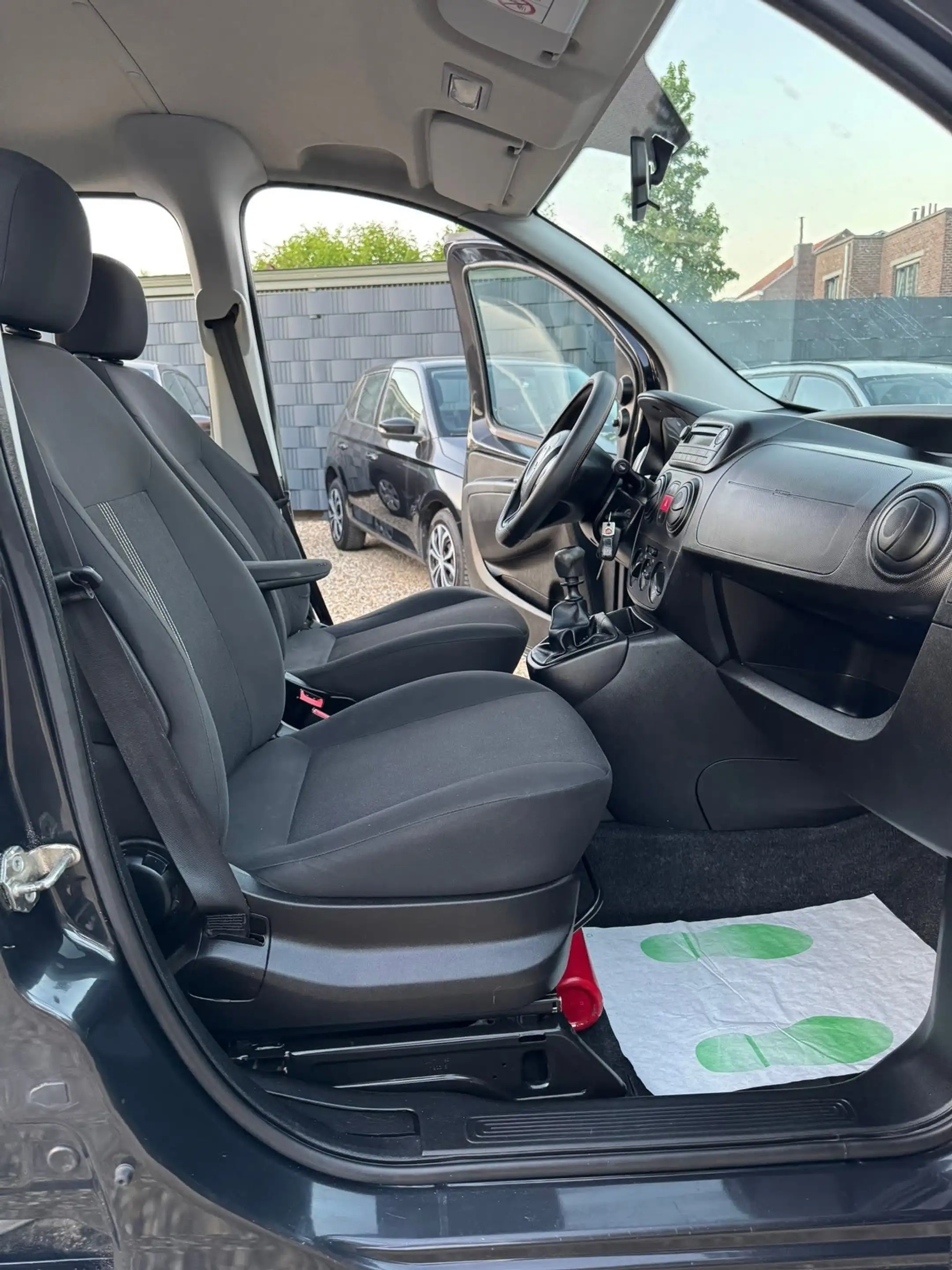 Fiat Qubo 1.4i Lounge **12 mois de garantie** — photo 9