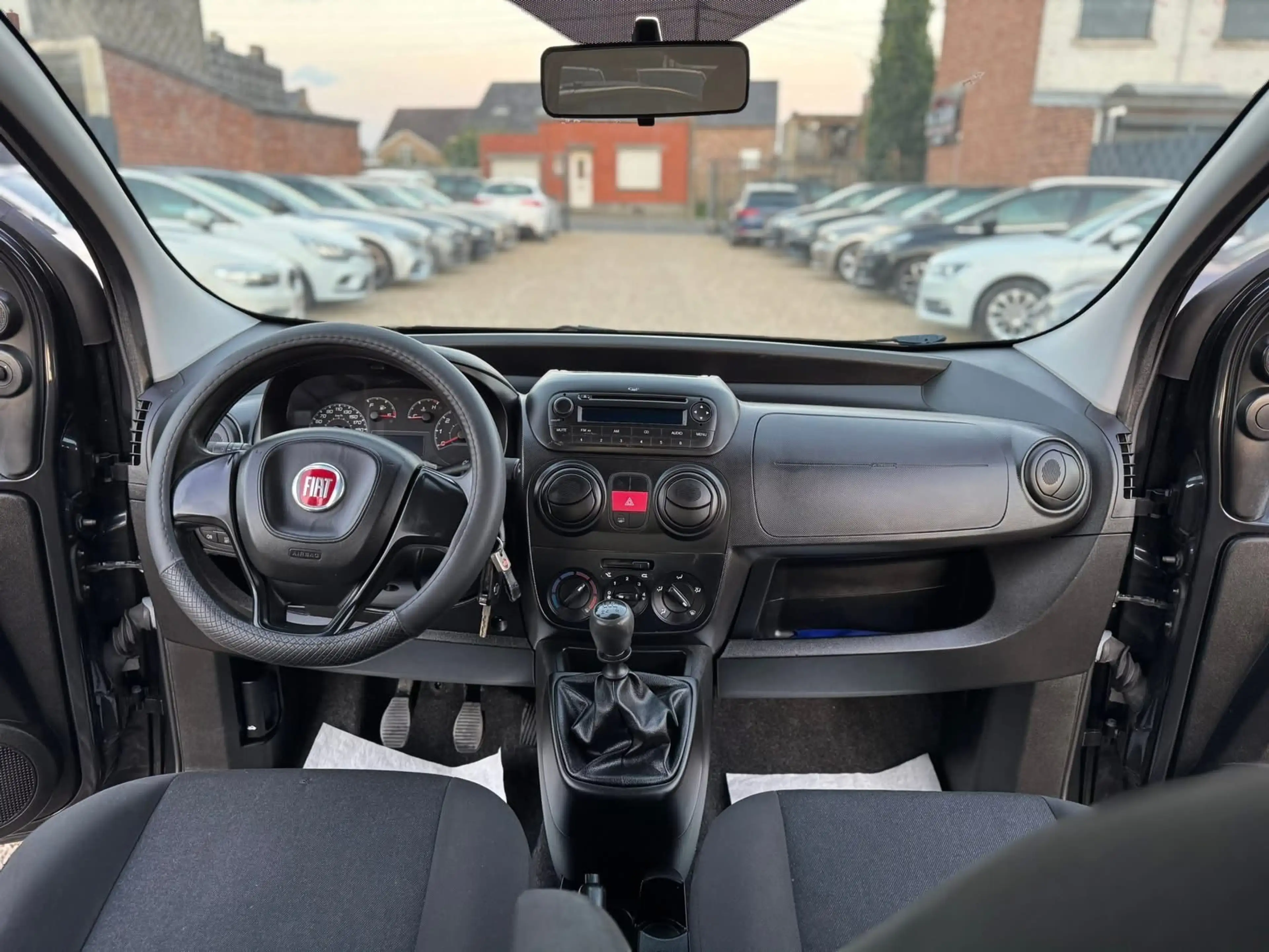 Fiat Qubo 1.4i Lounge **12 mois de garantie** — photo 11