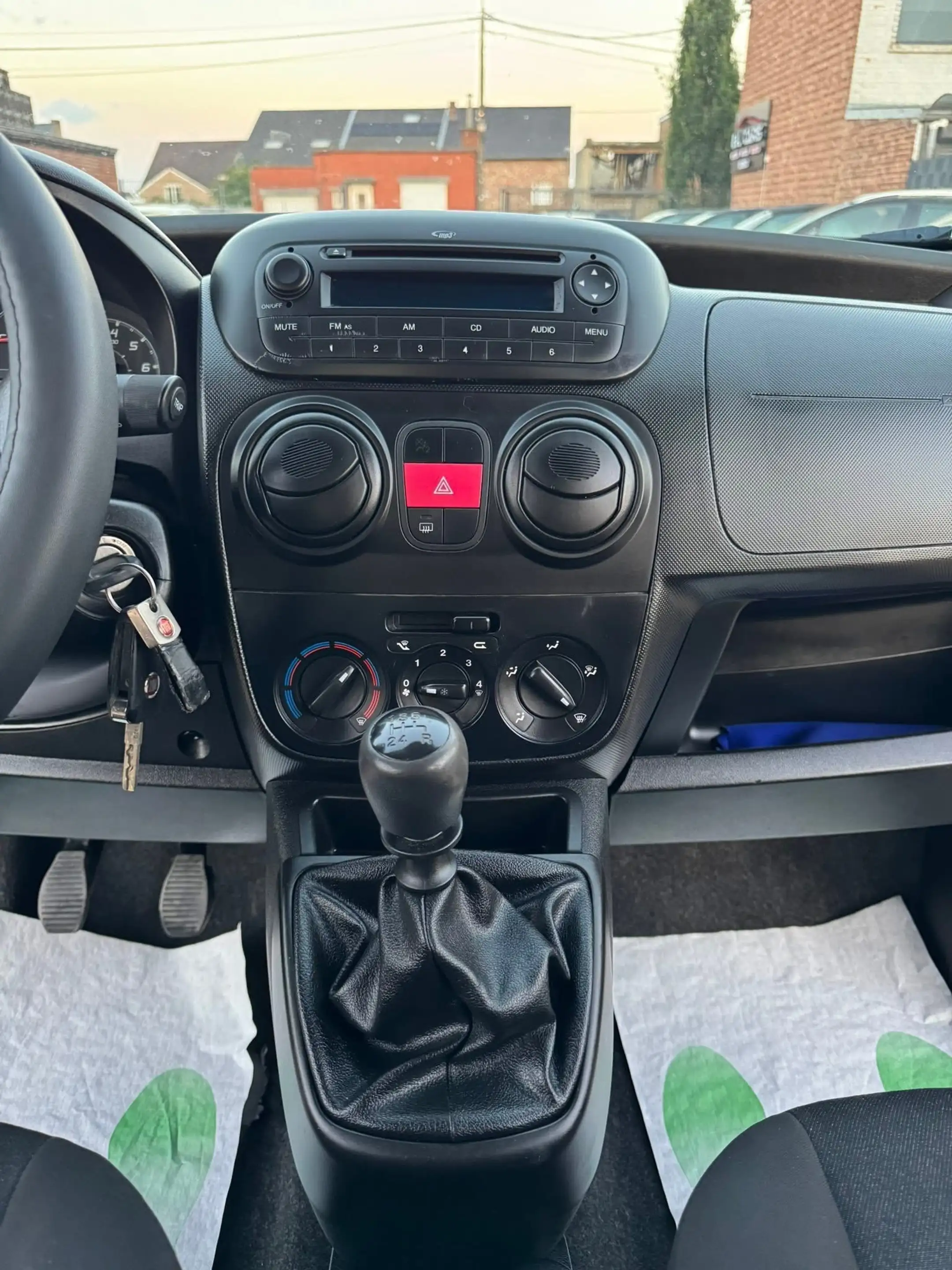 Fiat Qubo 1.4i Lounge **12 mois de garantie** — photo 12