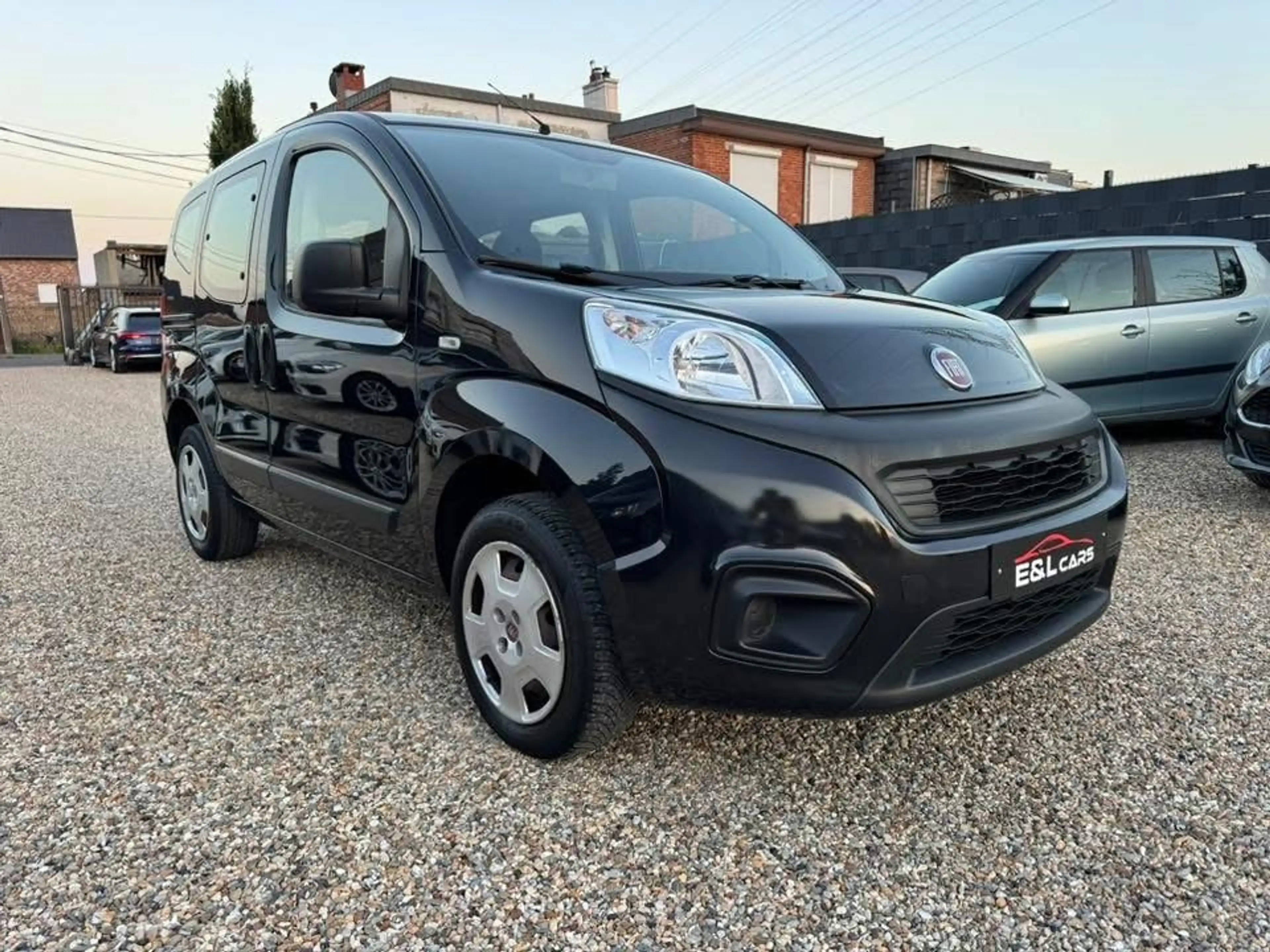 Fiat Qubo 1.4i Lounge **12 mois de garantie** — photo 3