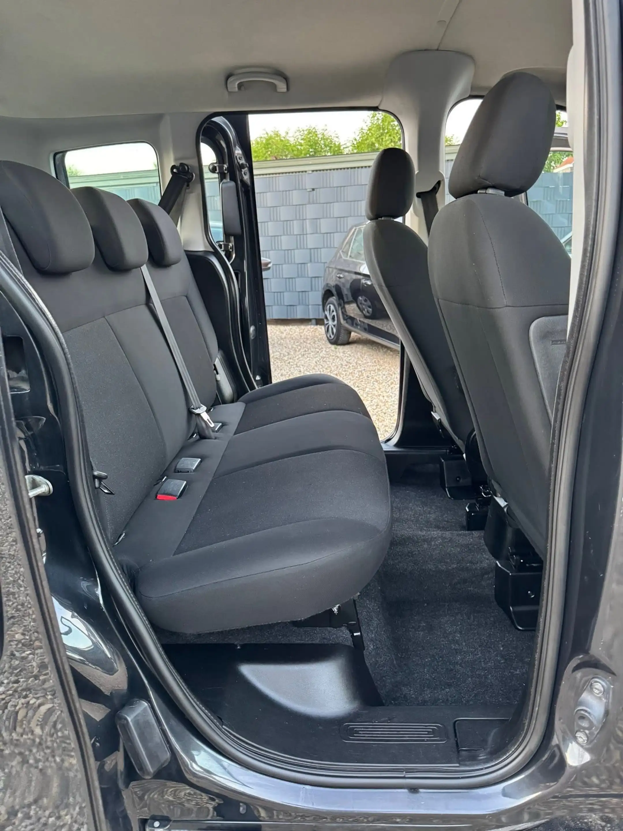 Fiat Qubo 1.4i Lounge **12 mois de garantie** — photo 13