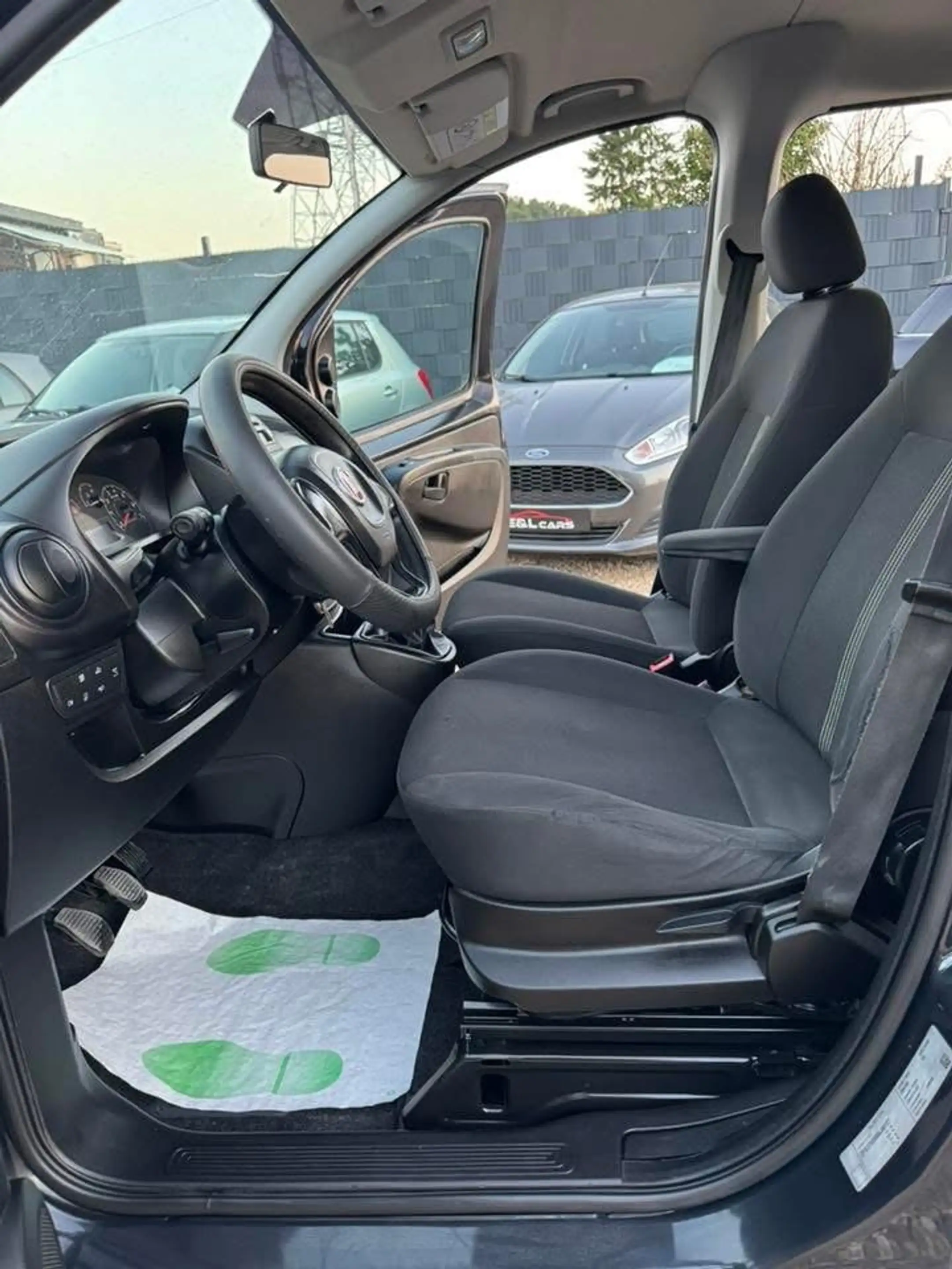 Fiat Qubo 1.4i Lounge **12 mois de garantie** — photo 7