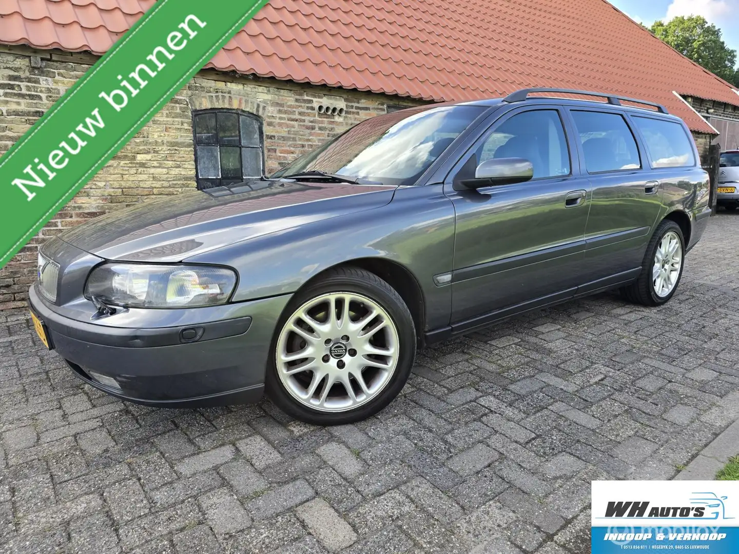Volvo V70 2.5 T Titanium nette auto! AUTOMAAT Grijs - 1