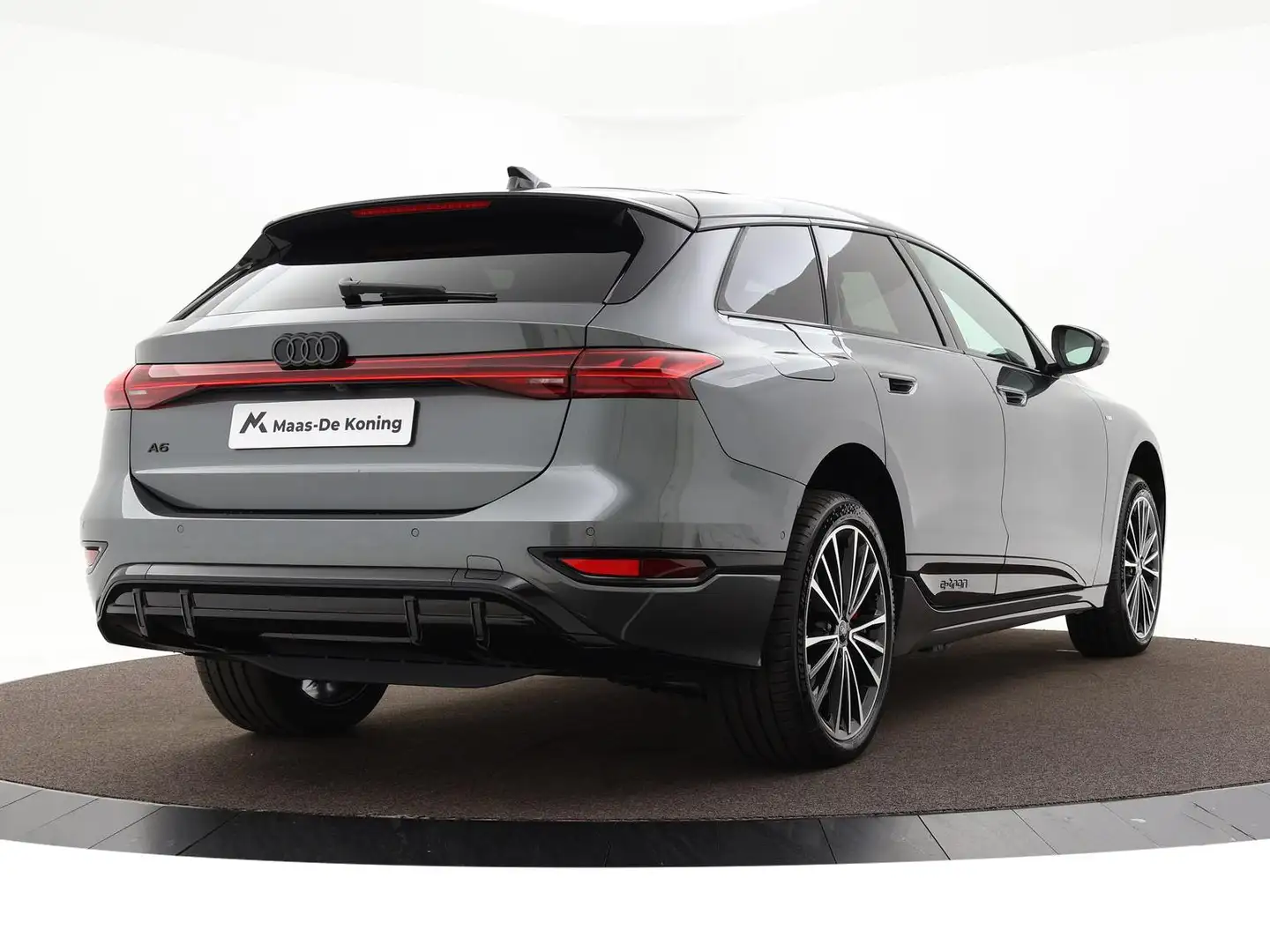 Audi A6 e-tron Avant S edition 367 PK · Tech pro · Panorama glasd Noir - 2