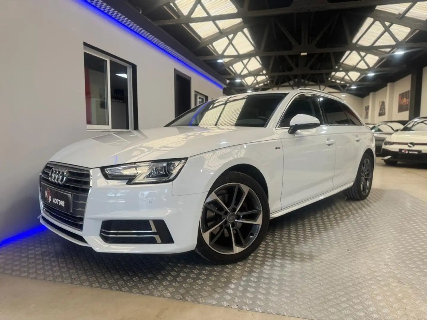 Audi A4 2.0TDI quattro-ultra S line edition 110kW Blanc - 1