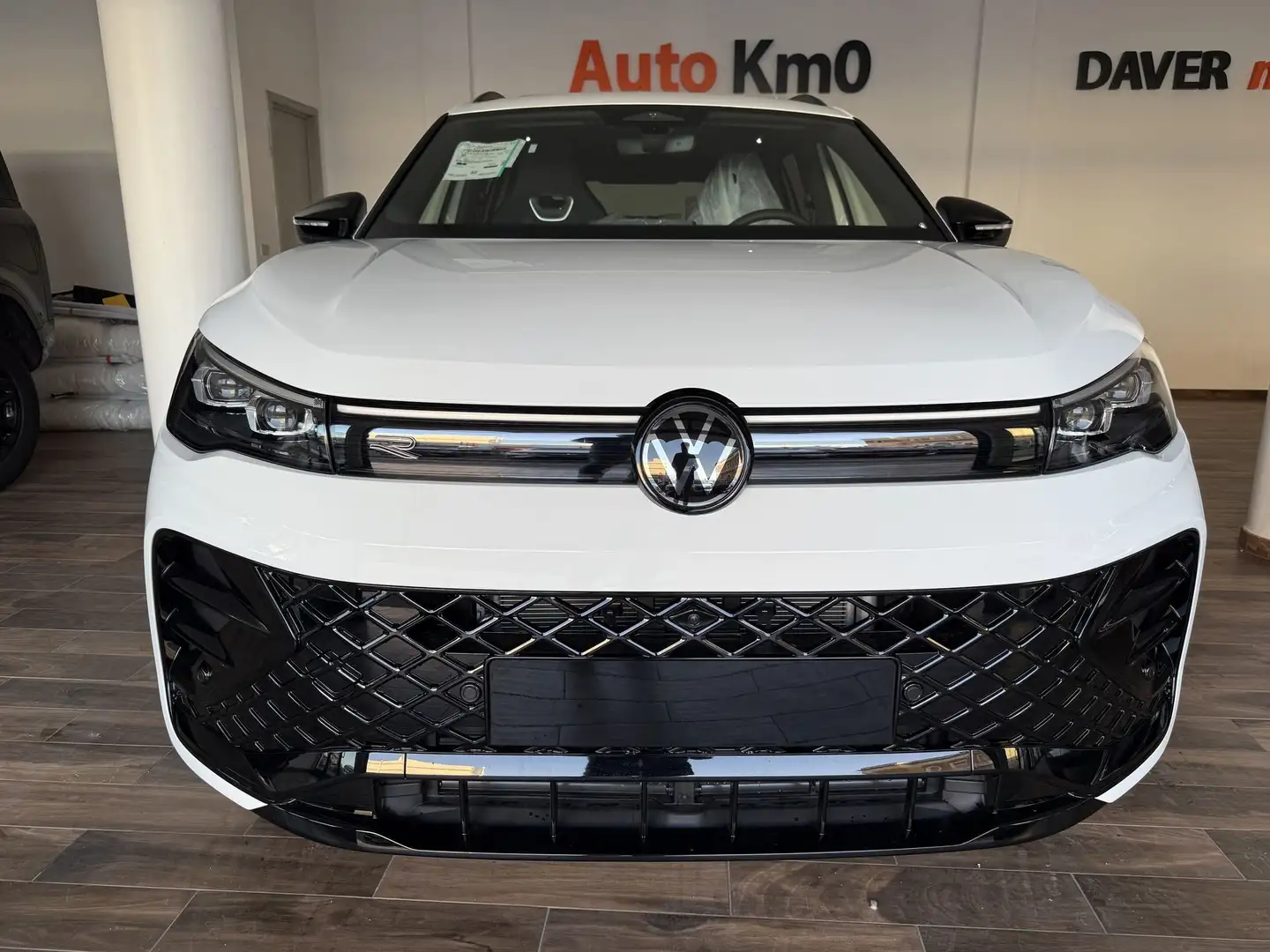 Volkswagen Tiguan 2.0 TDI 150 CV EVO SCR DSG R-Line Bianco - 2