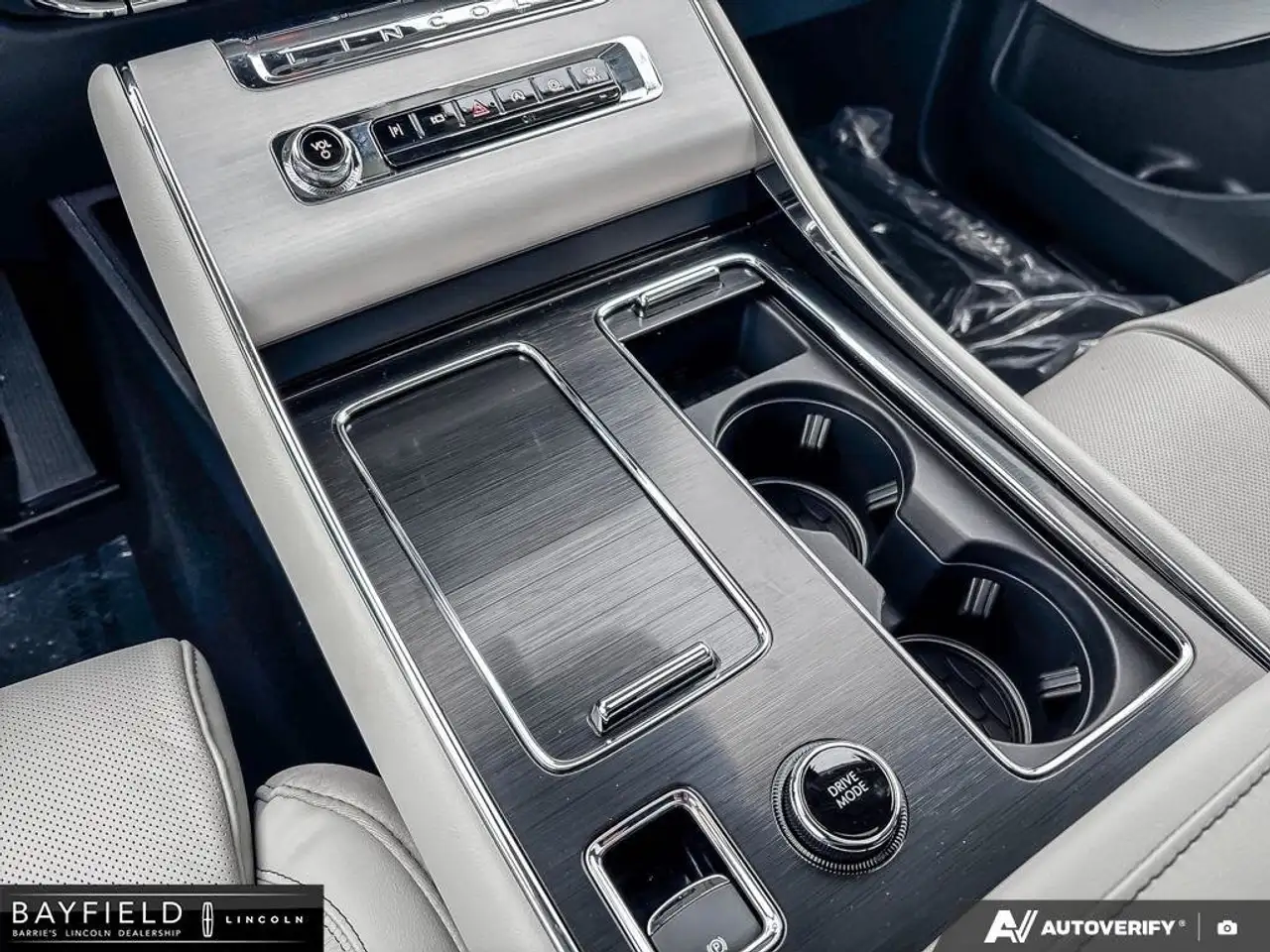 Lincoln Aviator снимка Lincoln Aviator