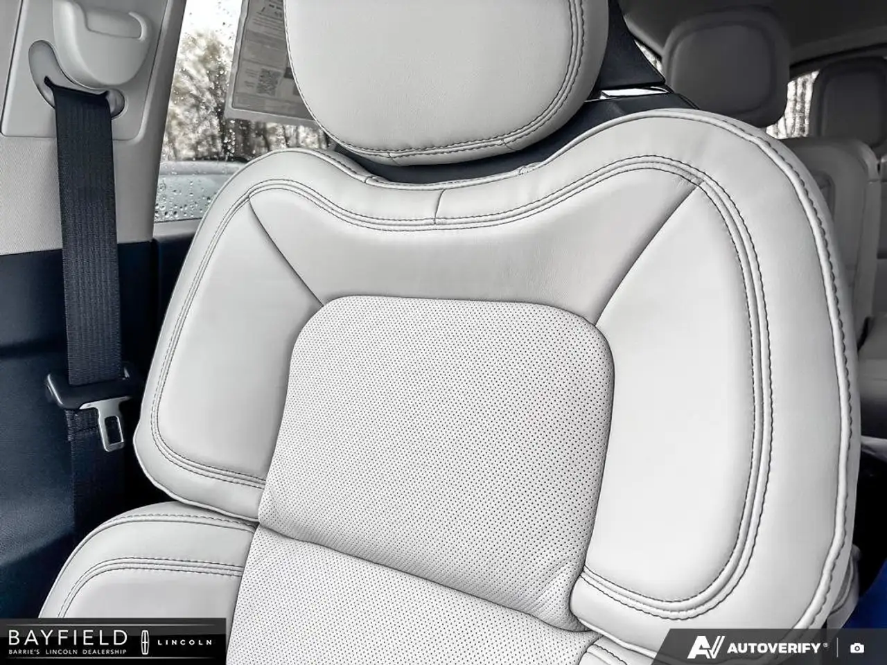 Lincoln Aviator снимка Lincoln Aviator