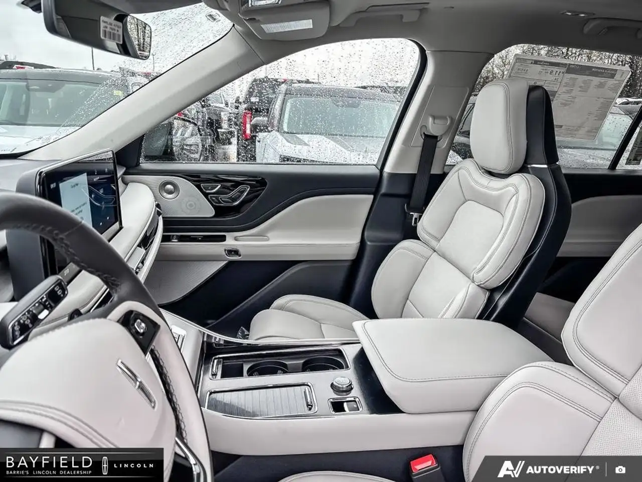 Lincoln Aviator снимка Lincoln Aviator
