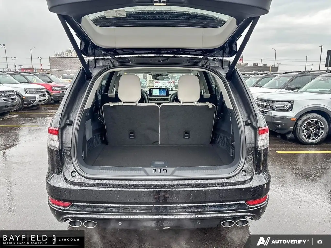 Lincoln Aviator снимка Lincoln Aviator