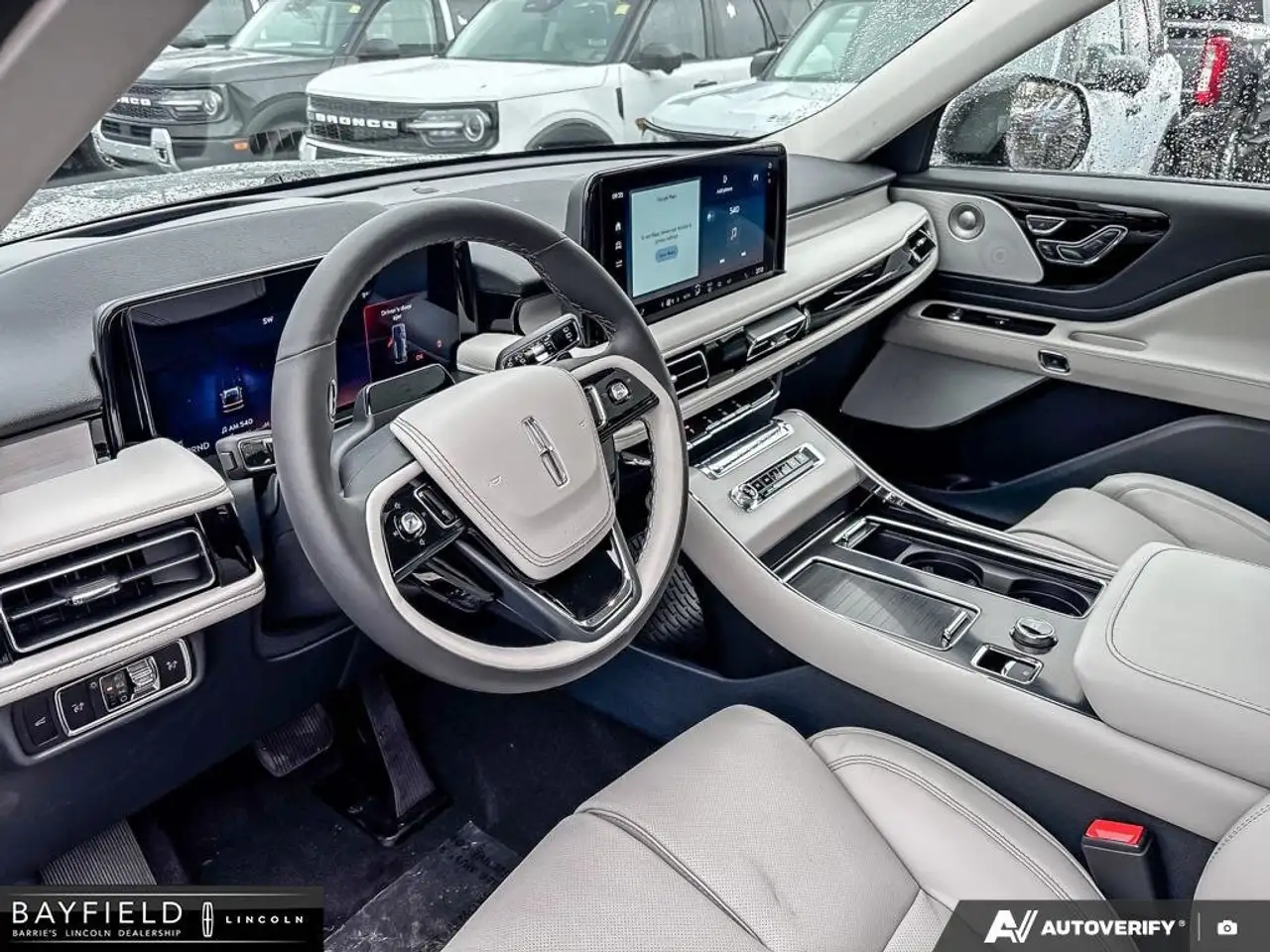 Lincoln Aviator снимка Lincoln Aviator