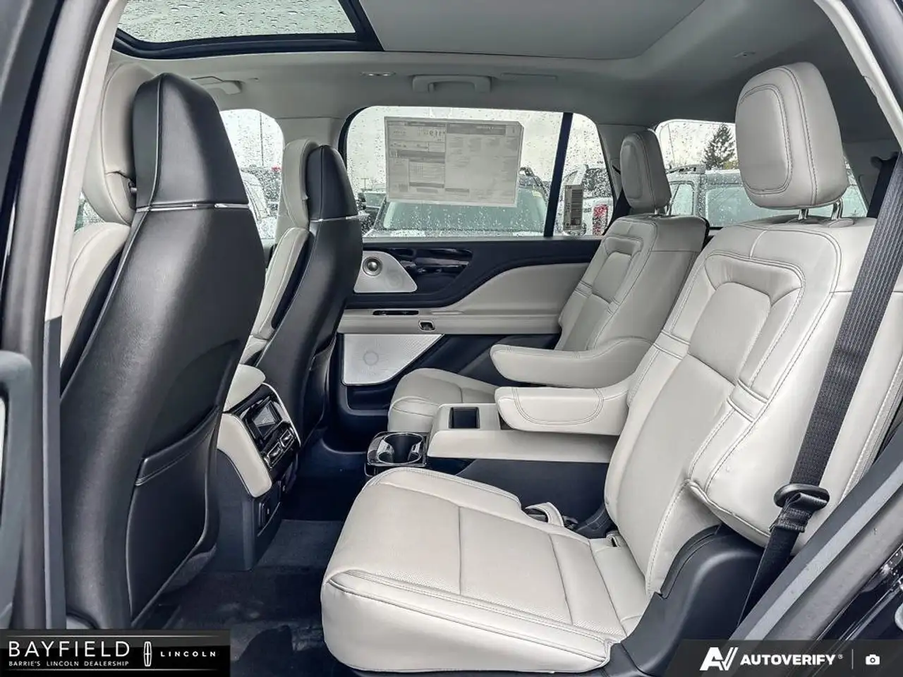Lincoln Aviator снимка Lincoln Aviator