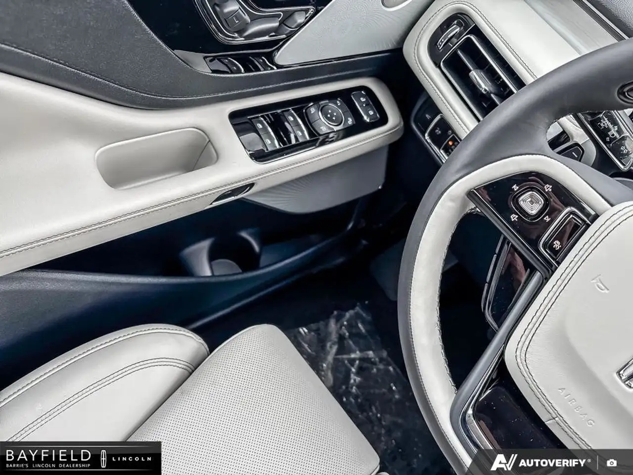 Lincoln Aviator снимка Lincoln Aviator