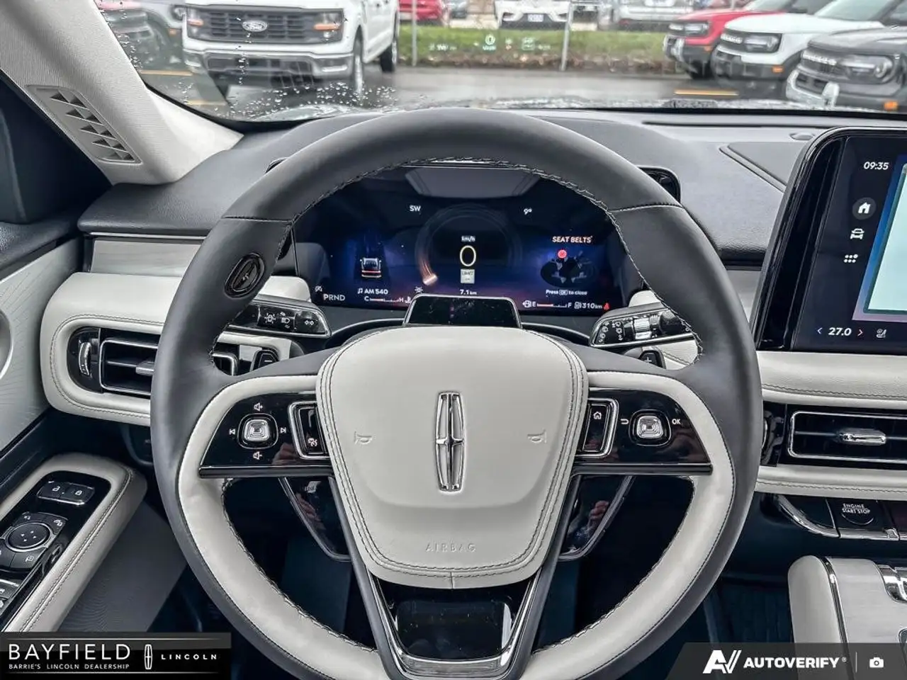 Lincoln Aviator снимка Lincoln Aviator