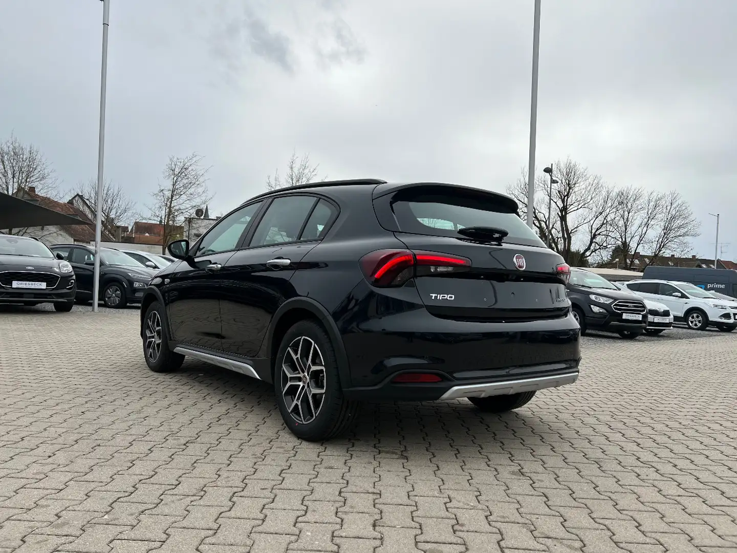 Fiat Tipo Hatchback Cross 1.5 GSE Mild-Hybrid *LED* Schwarz - 2