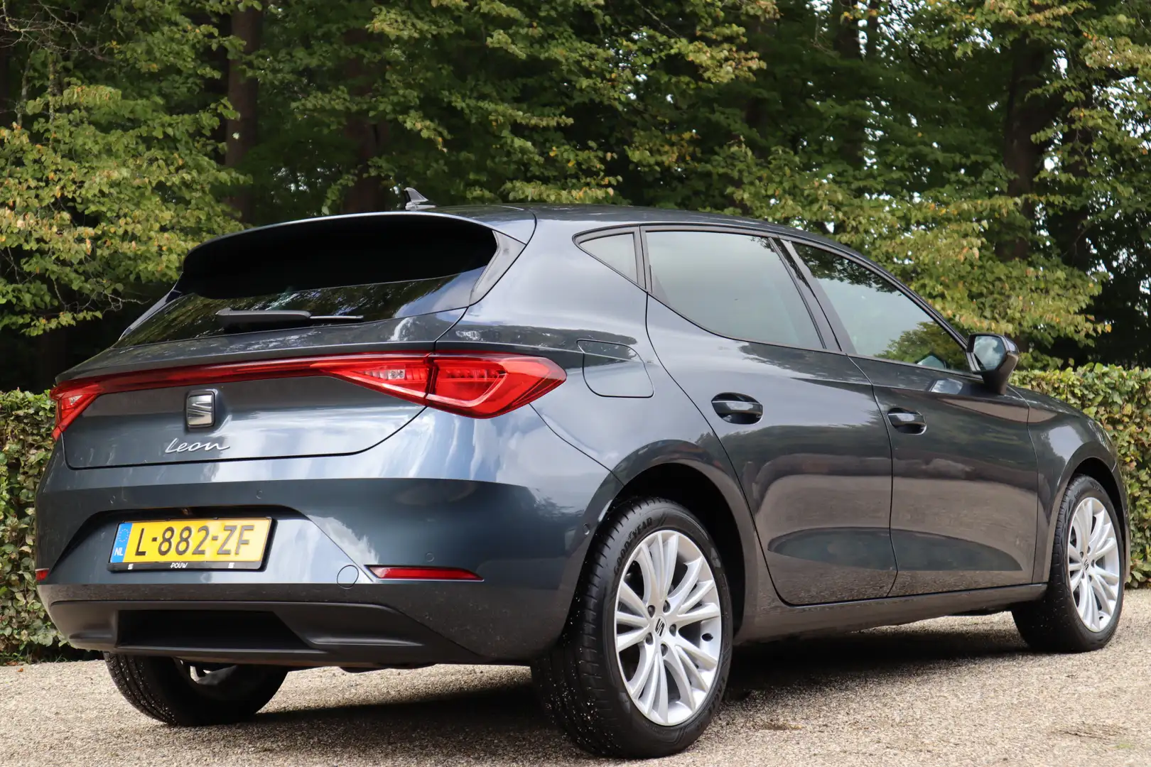 SEAT Leon 1.0 eTSI Style Business Intense | Automaat | Camer Grijs - 2