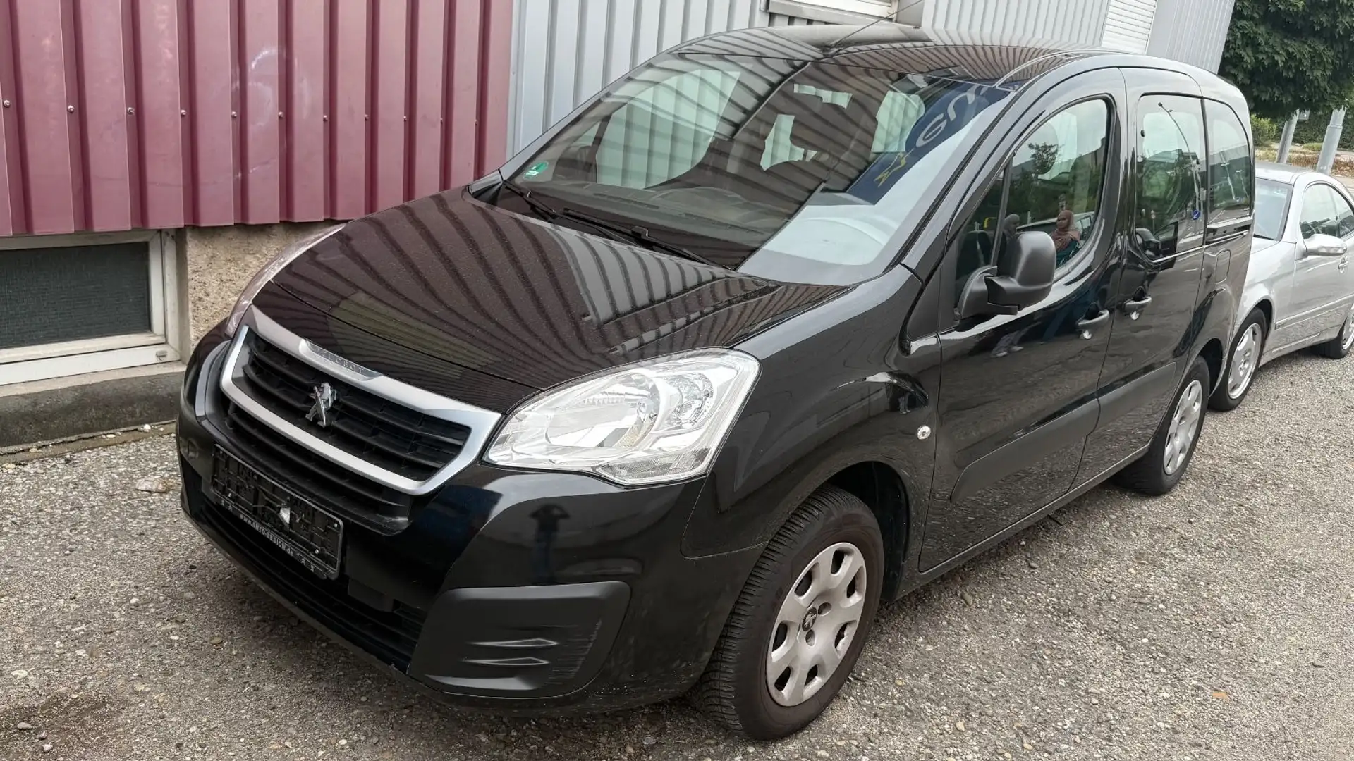 Peugeot Partner Tepee Active, 31.000 KM, 1-Hand ,Euro 6 Negro - 1