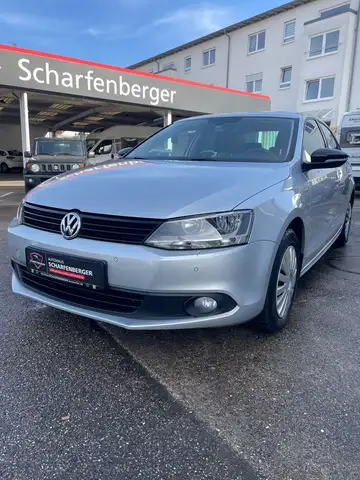 Volkswagen Jetta VI Match+8FACH+DSG+AHK+CAM+PANO