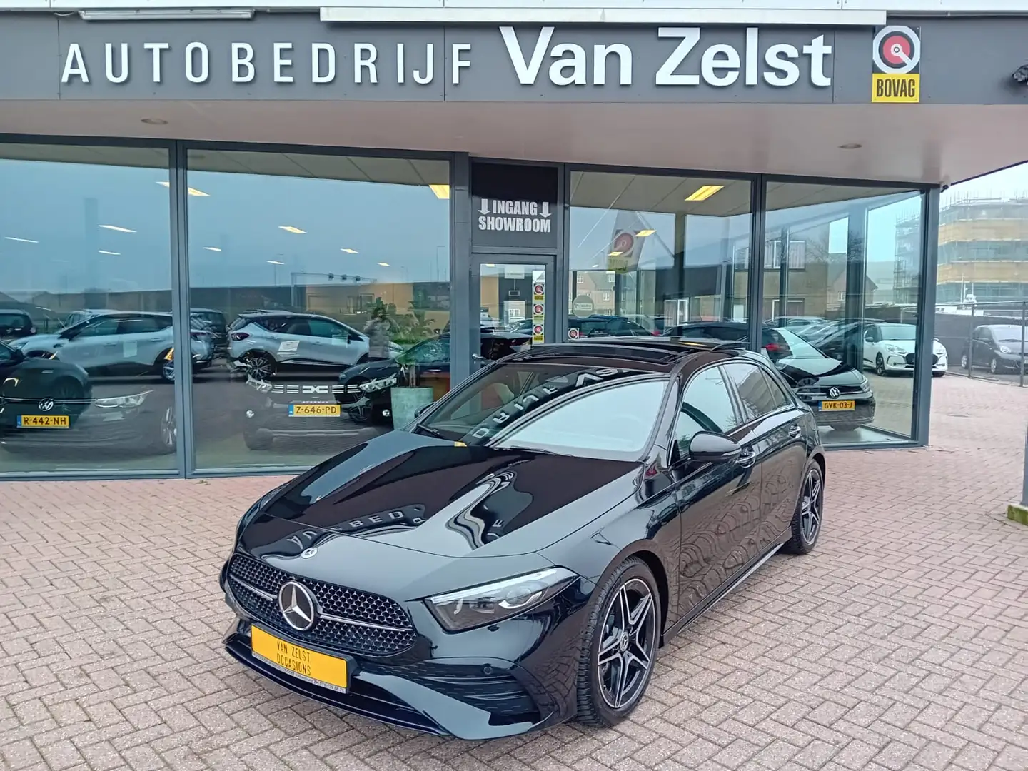 Mercedes-Benz A 220 4MATIC** AMG Line **Automaat*PANORAMA*Head-up disp Noir - 1
