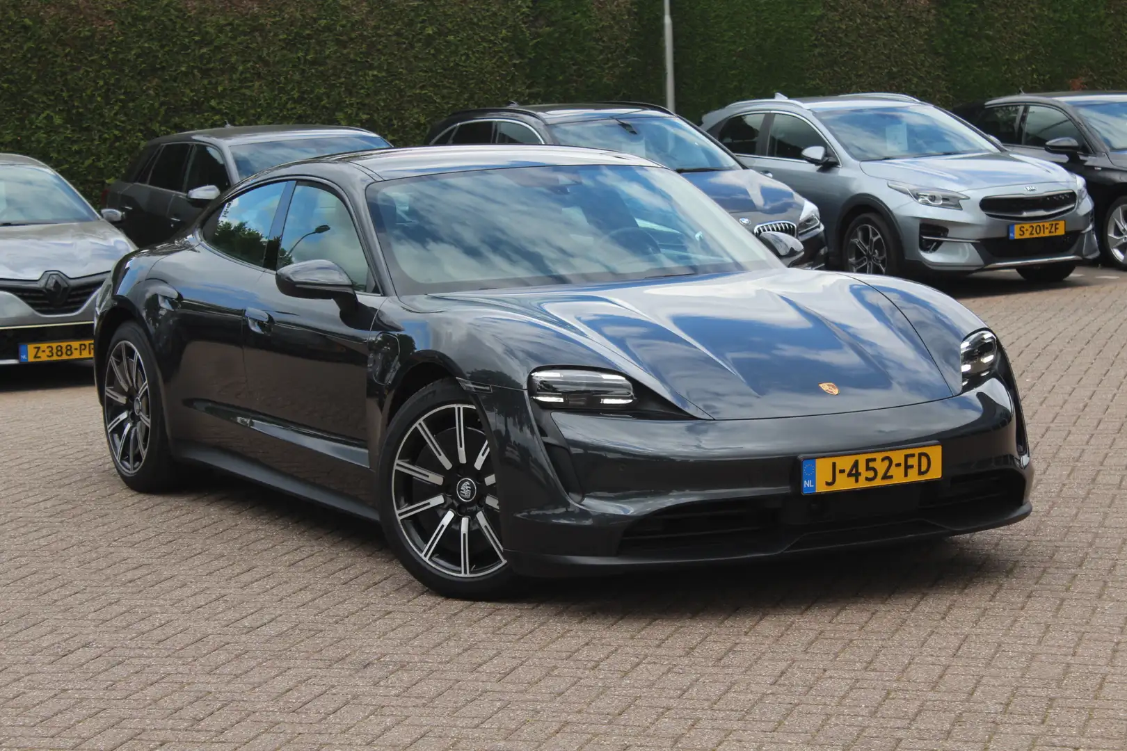 Porsche Taycan 4S Performance 84 kWh / SoH 90% / Panoramadak / Ca Grijs - 1
