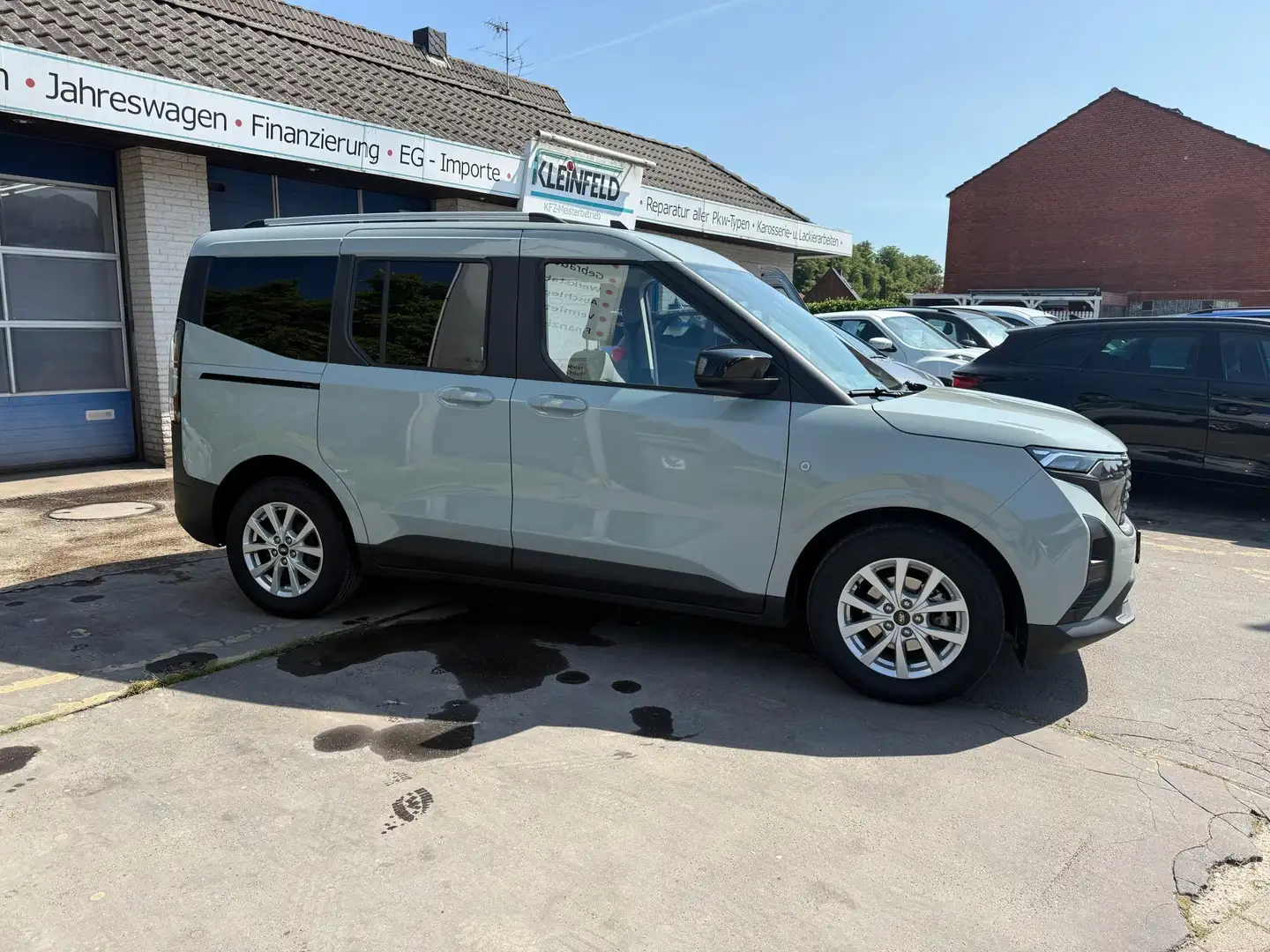 Ford Tourneo Courier 1.0 EB 125 PS "Titanium" Sitz-/Lenkradhzg.-App ... Grau - 2
