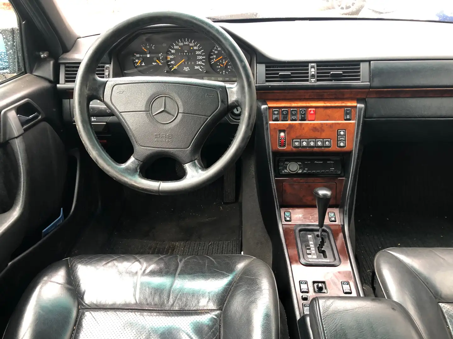 Mercedes-Benz E 300 T-Modell Automatik Klimaautomatik Alu AHK Leder Noir - 2