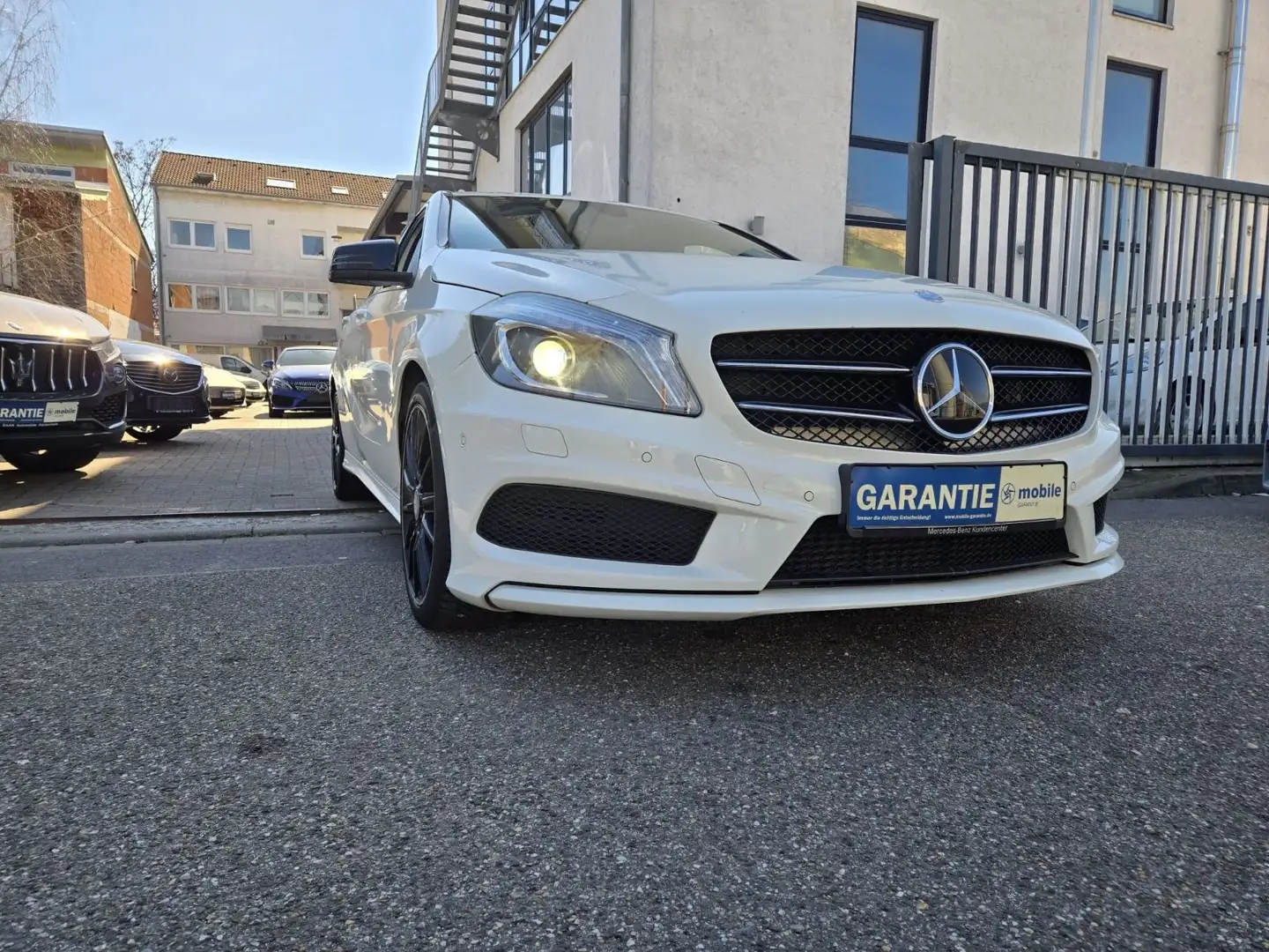 Mercedes-Benz A 180 A -Klasse A 180 BlueEfficiency Weiß - 1