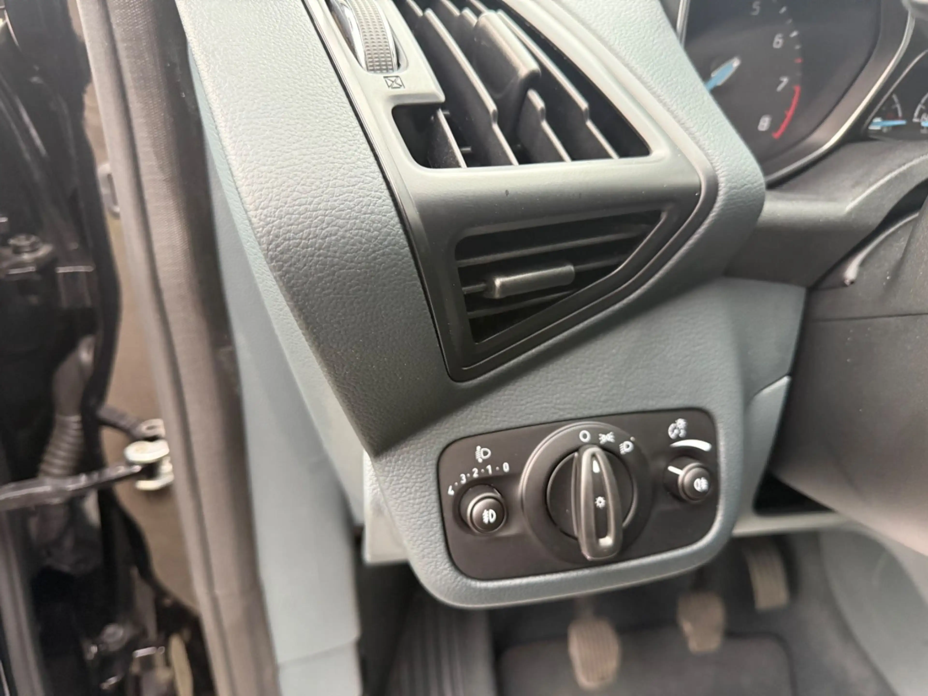 Ford C-Max C-MAX. Sync Edition! Tüv bis 02/2028 — photo 10
