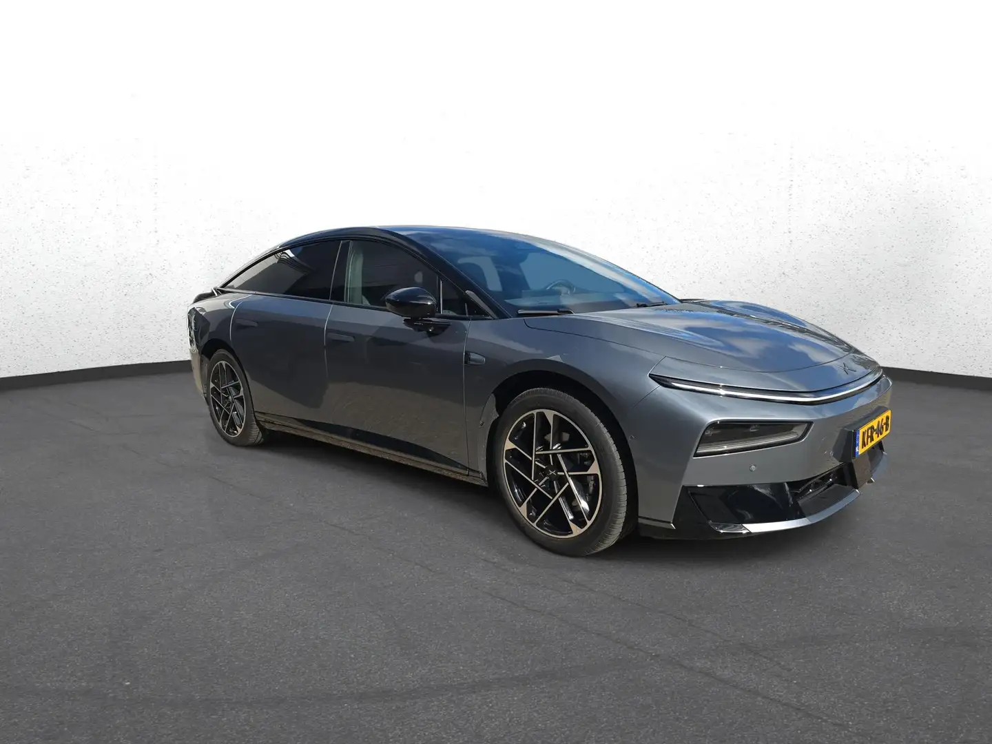 Xpeng P7+ RWD Long Range 74.9 kWh Graphite Gray Grau - 2