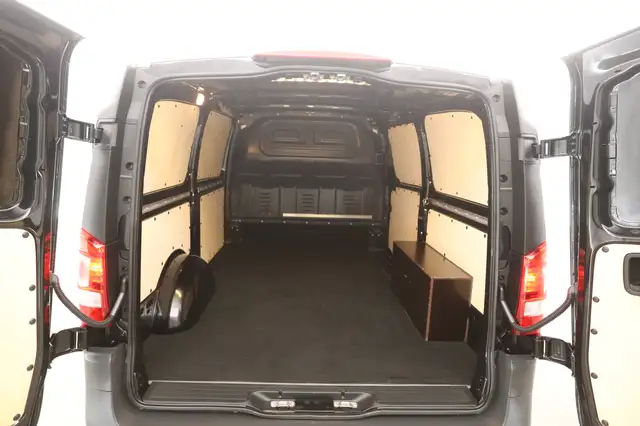 Mercedes-Benz Vito view 3
