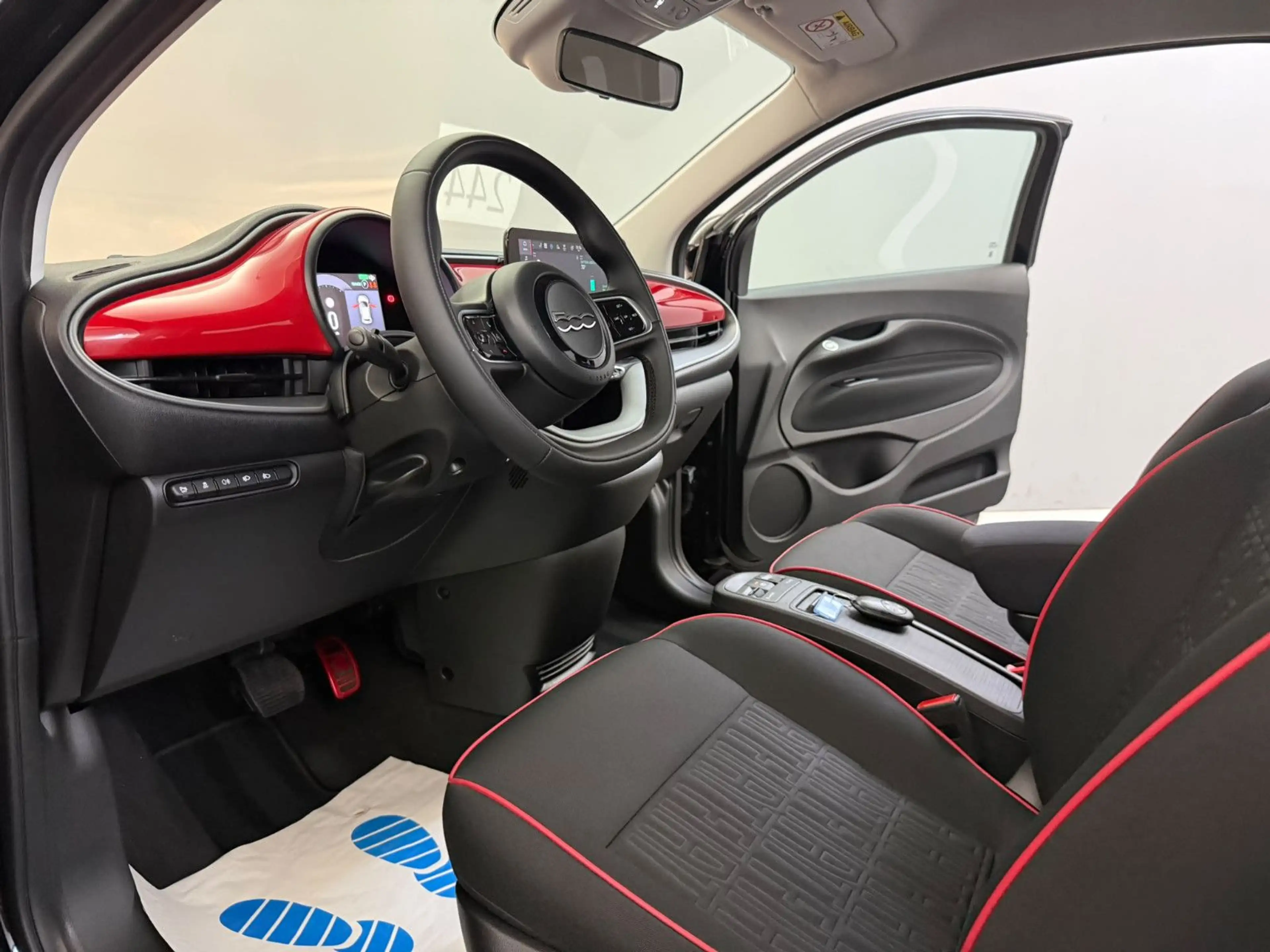 Fiat 500e RED UCONNECT*CARPLAY*KAMERA*VIRTUAL*GARANTI — photo 8