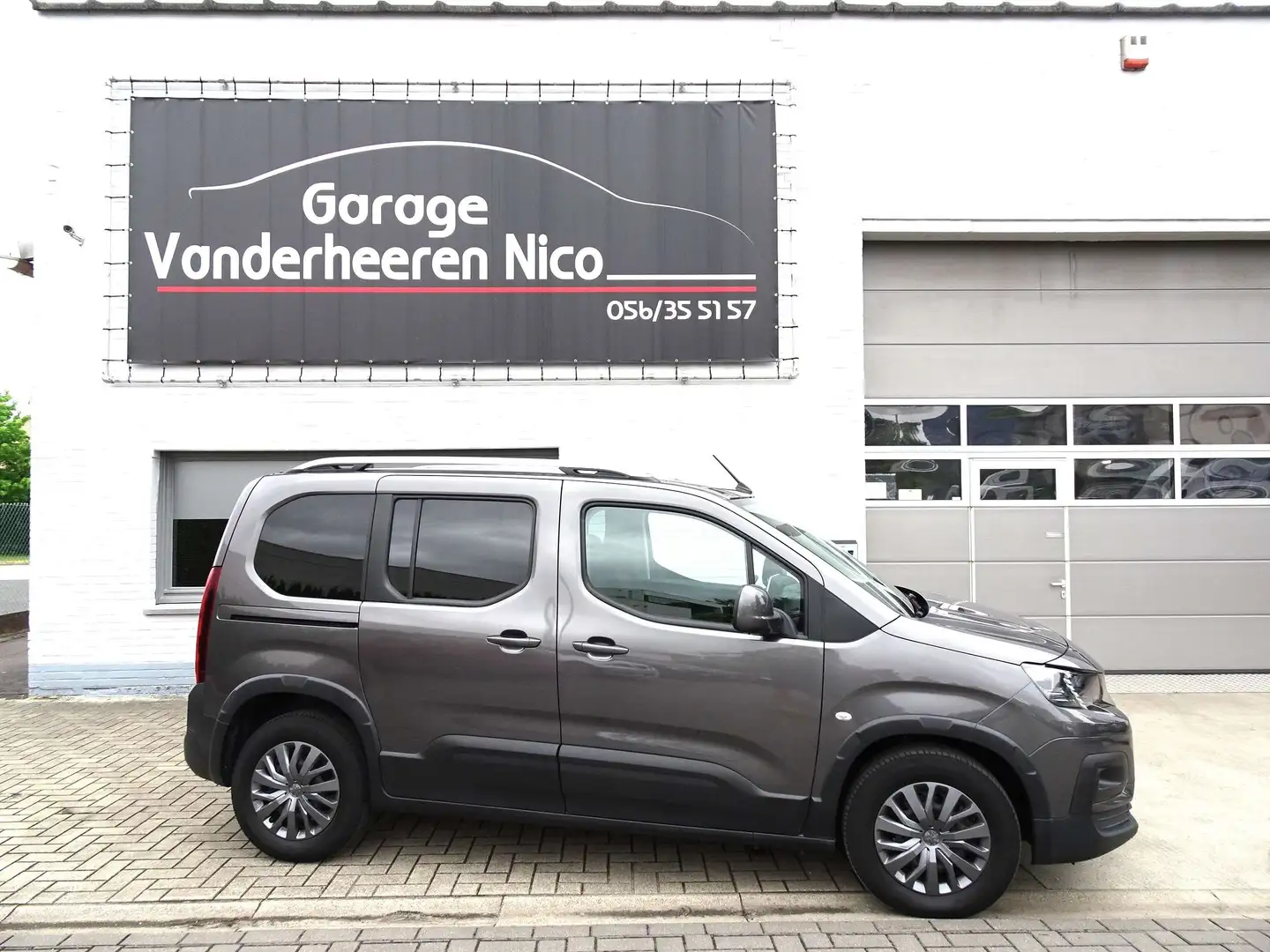 Peugeot Rifter 1.2i 5pl. Allure CAMERA,CARPLAY,CRUISE,PDC V+A,DAB Gris - 1