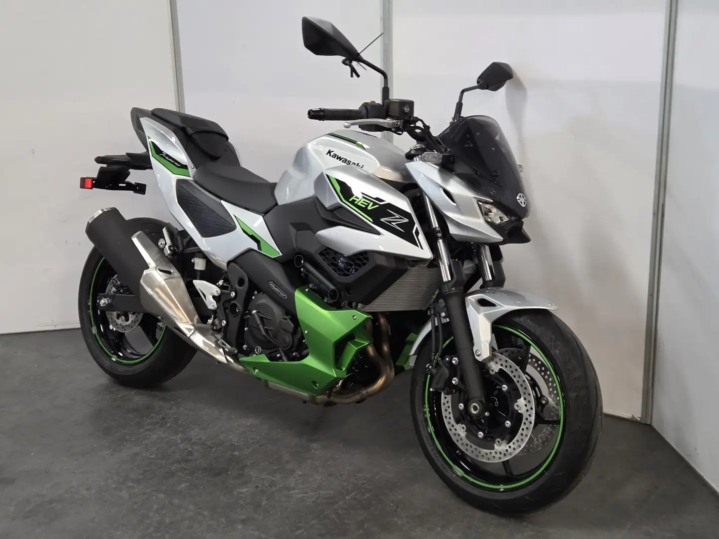 Kawasaki Z7 Hybrid Stříbrná - 2