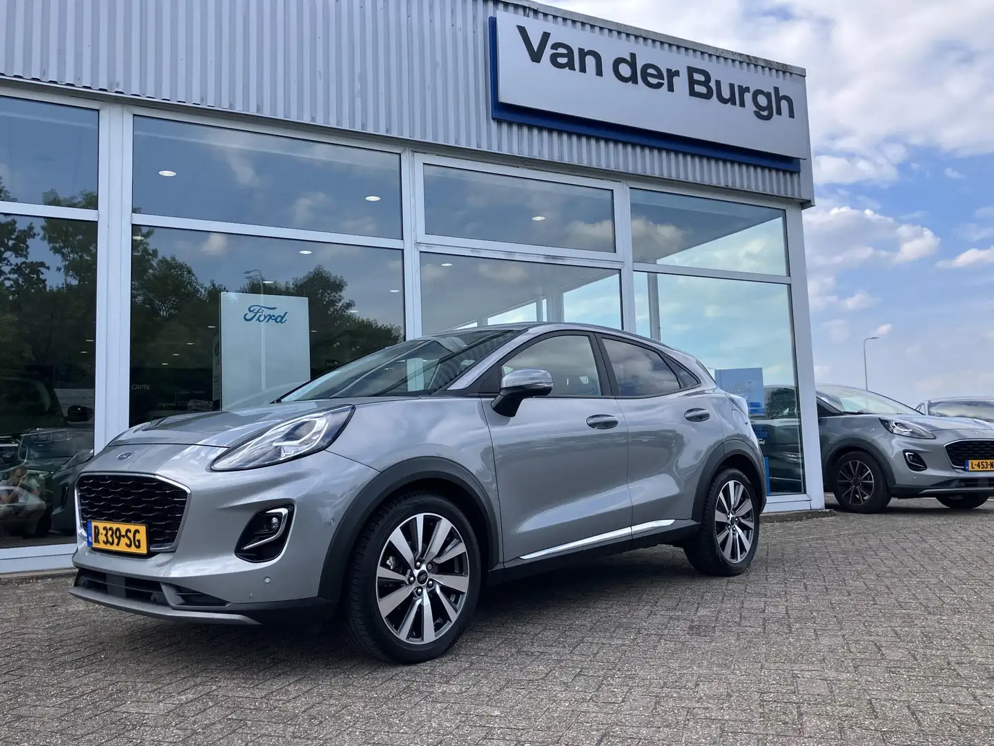 Ford Puma Titanium X 1.0 EcoBoost Hybrid 125pk automaat auto Grijs - 2