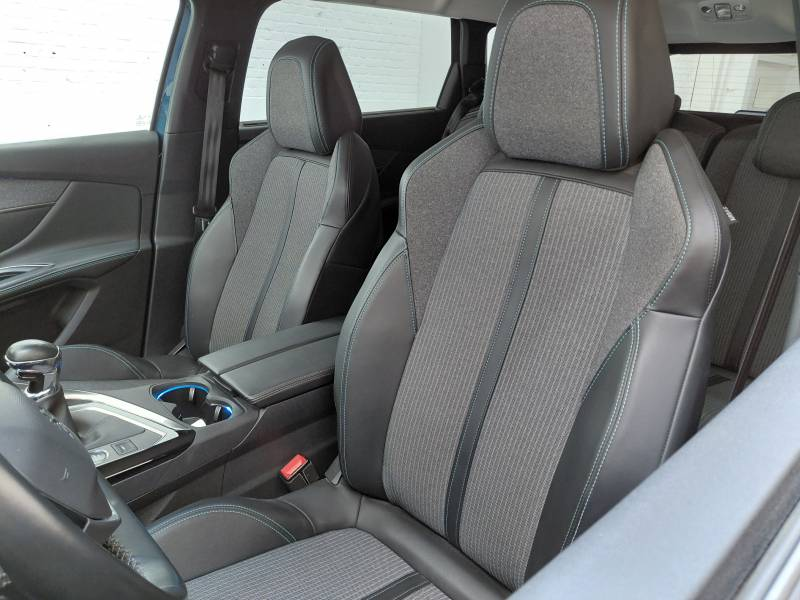 Peugeot 5008 2 1.2 PureTech 96kW S&S Allure Pack — photo 11