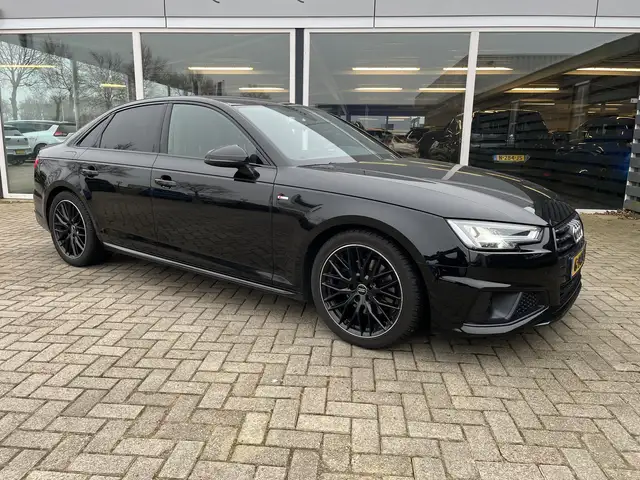 Audi A4 Limousine 35 TFSI Sport S line black edition vol L