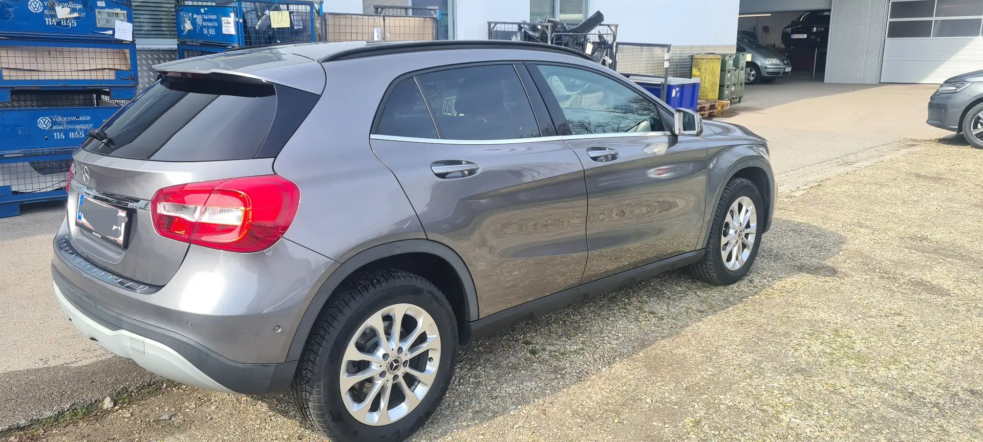 Mercedes-Benz GLA 200 7G-DCT Grau - 2