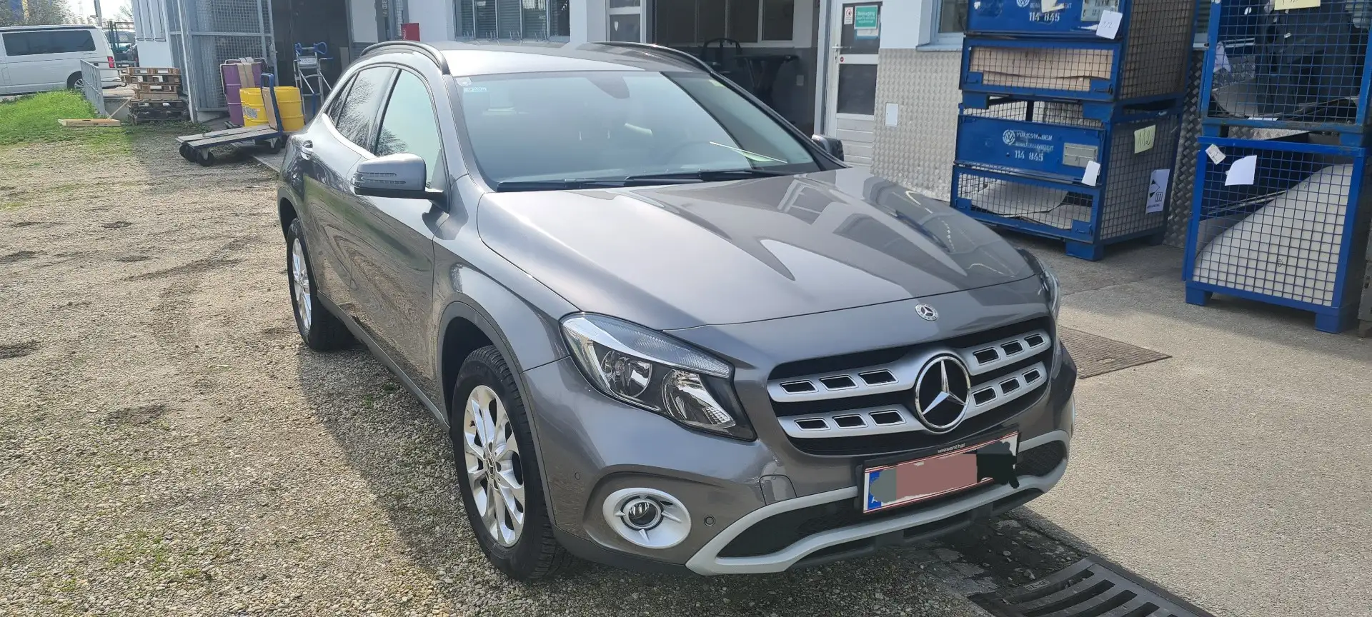 Mercedes-Benz GLA 200 7G-DCT Grau - 1