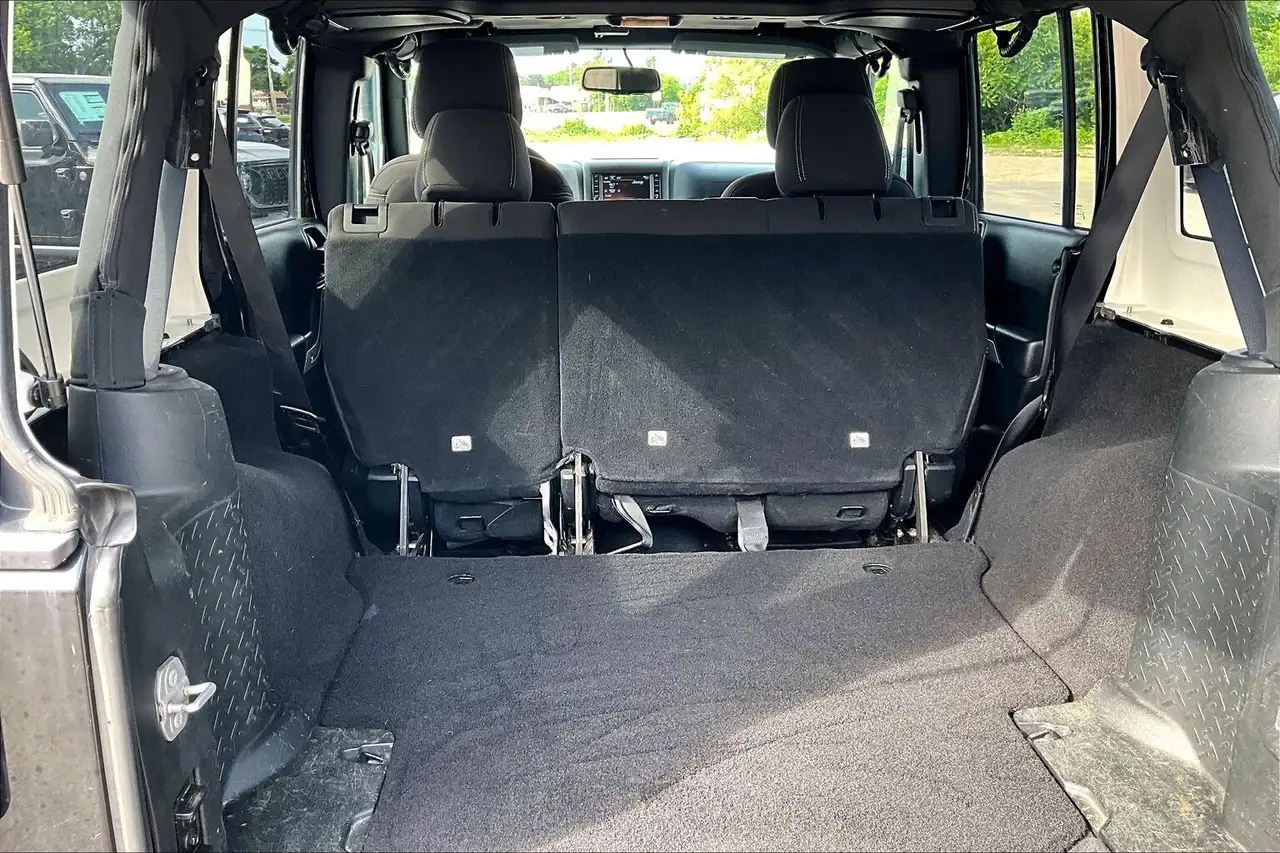 Jeep Wrangler снимка Jeep Wrangler
