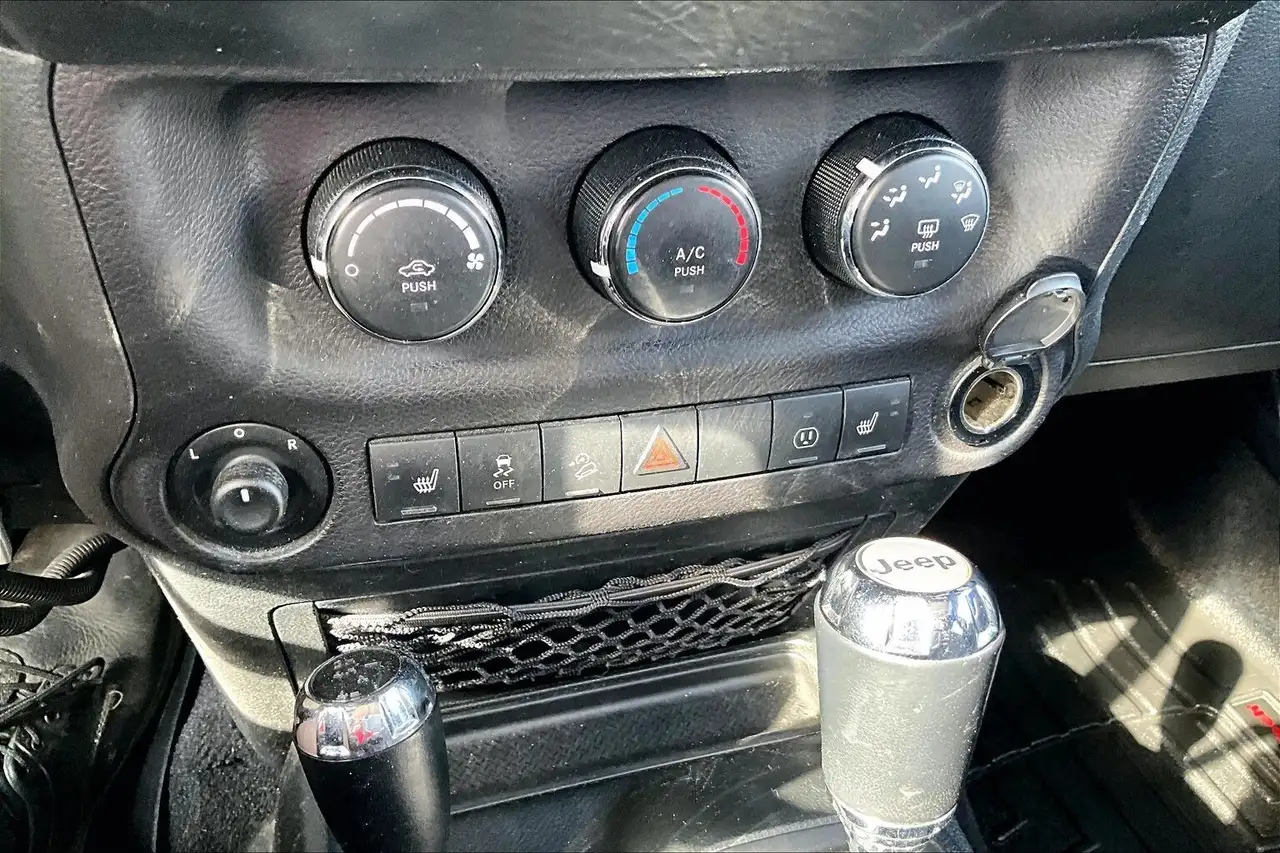 Jeep Wrangler снимка Jeep Wrangler