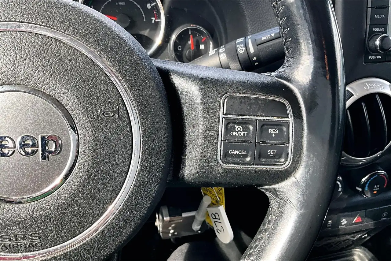 Jeep Wrangler снимка Jeep Wrangler