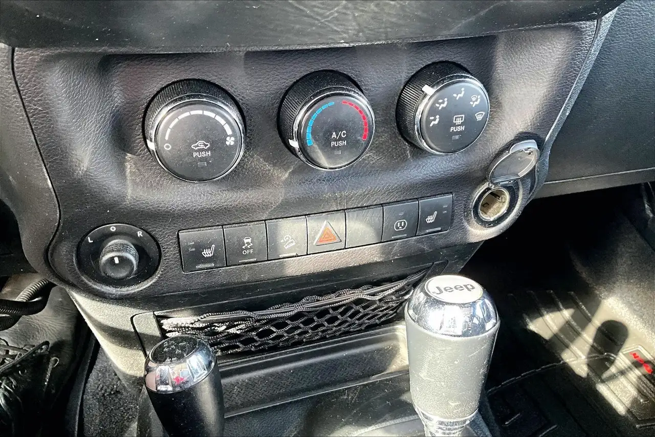 Jeep Wrangler снимка Jeep Wrangler