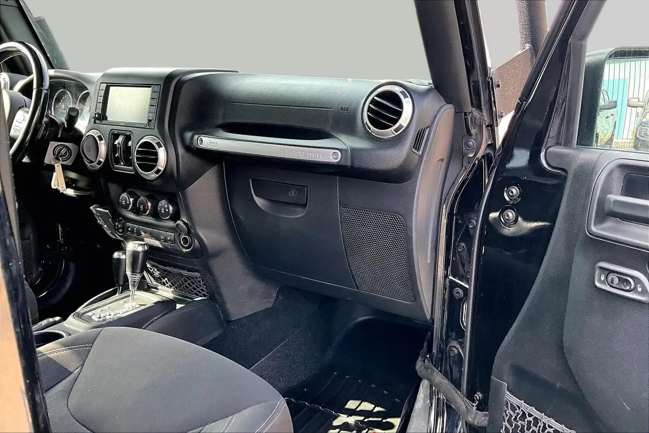 Jeep Wrangler снимка Jeep Wrangler