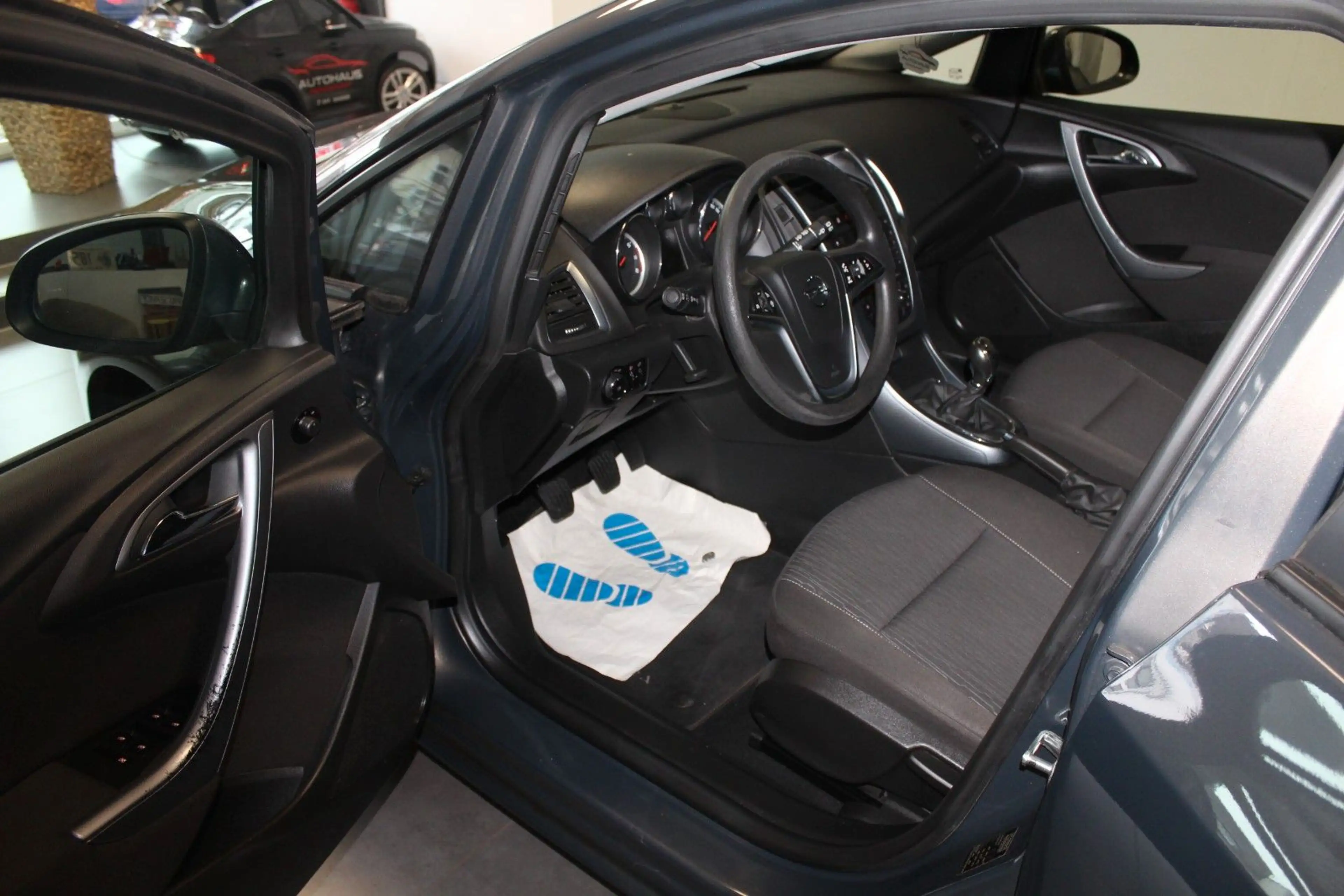 Opel Astra J Sports Tourer Edition — photo 8