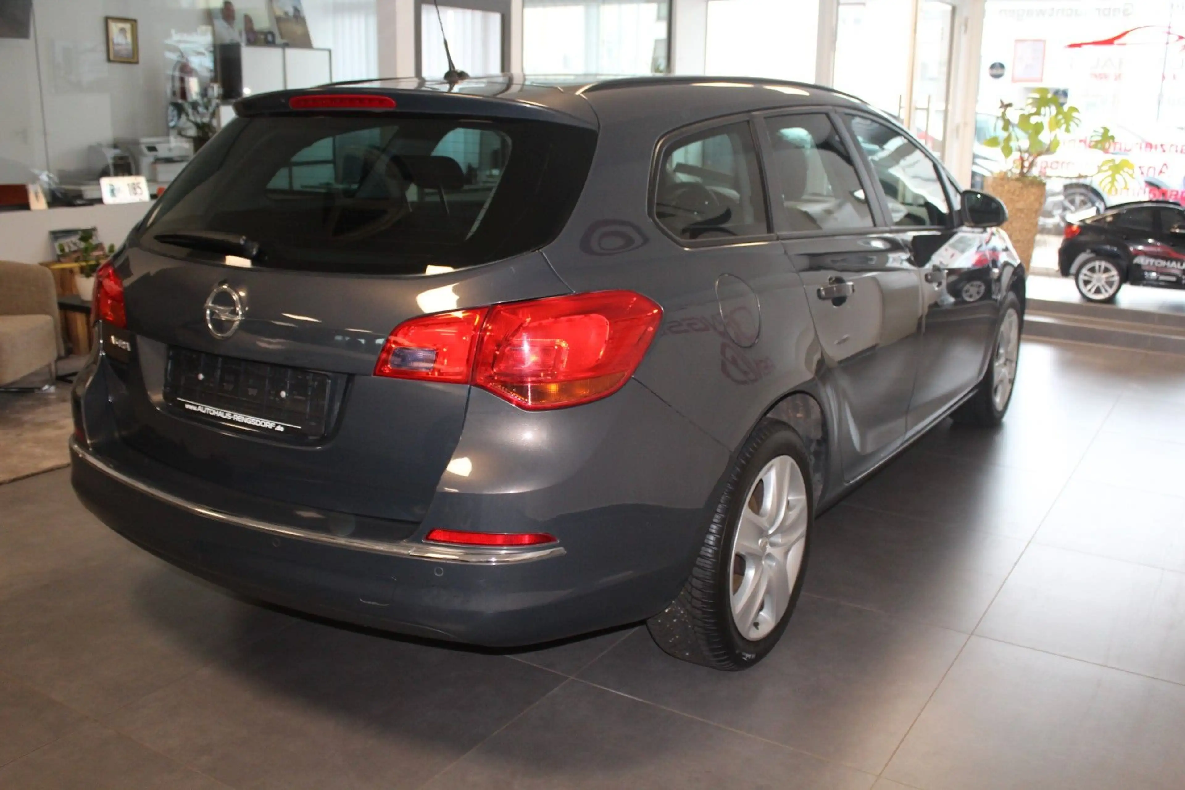 Opel Astra J Sports Tourer Edition — photo 6