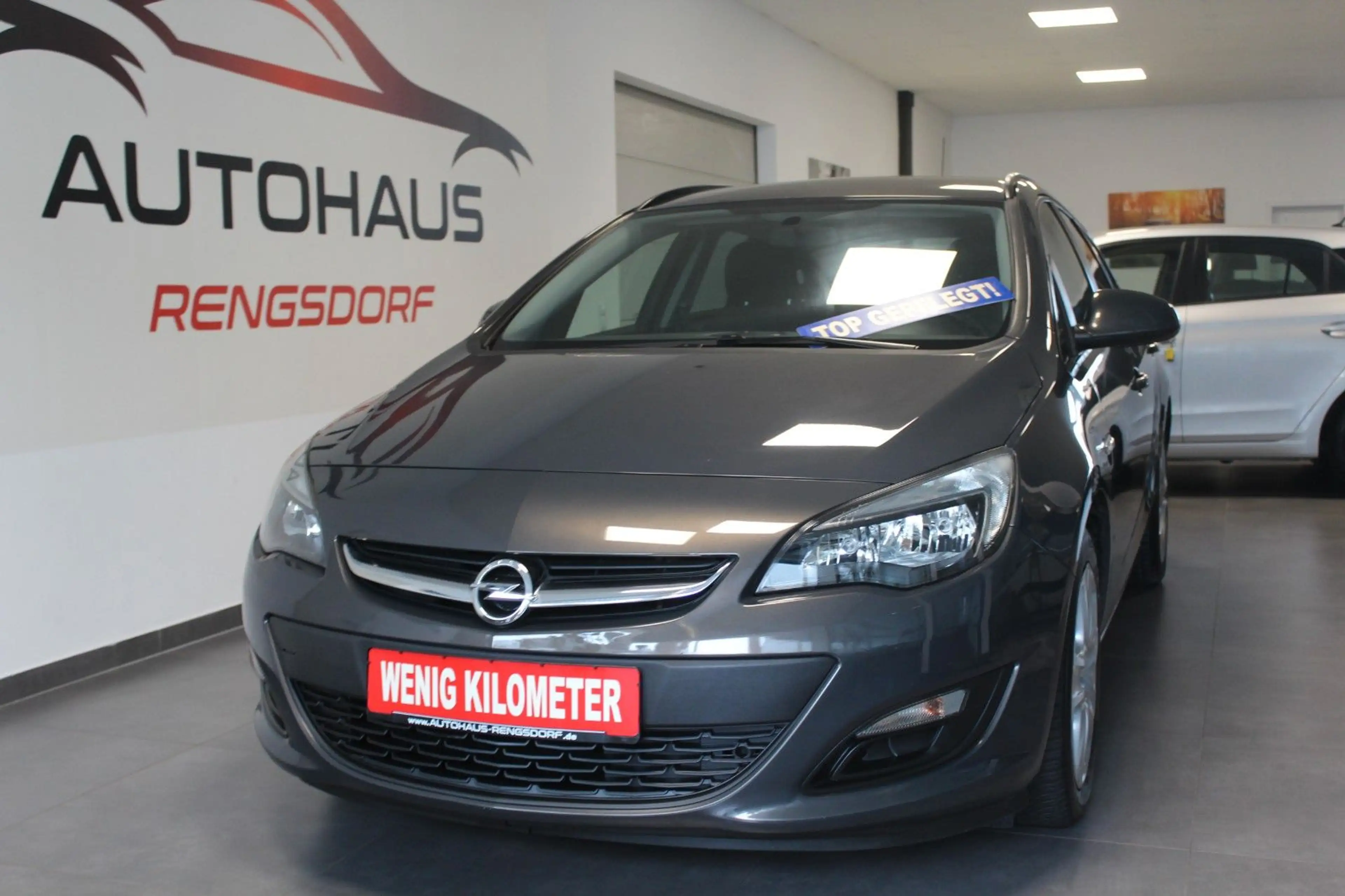 Opel Astra J Sports Tourer Edition — photo 3